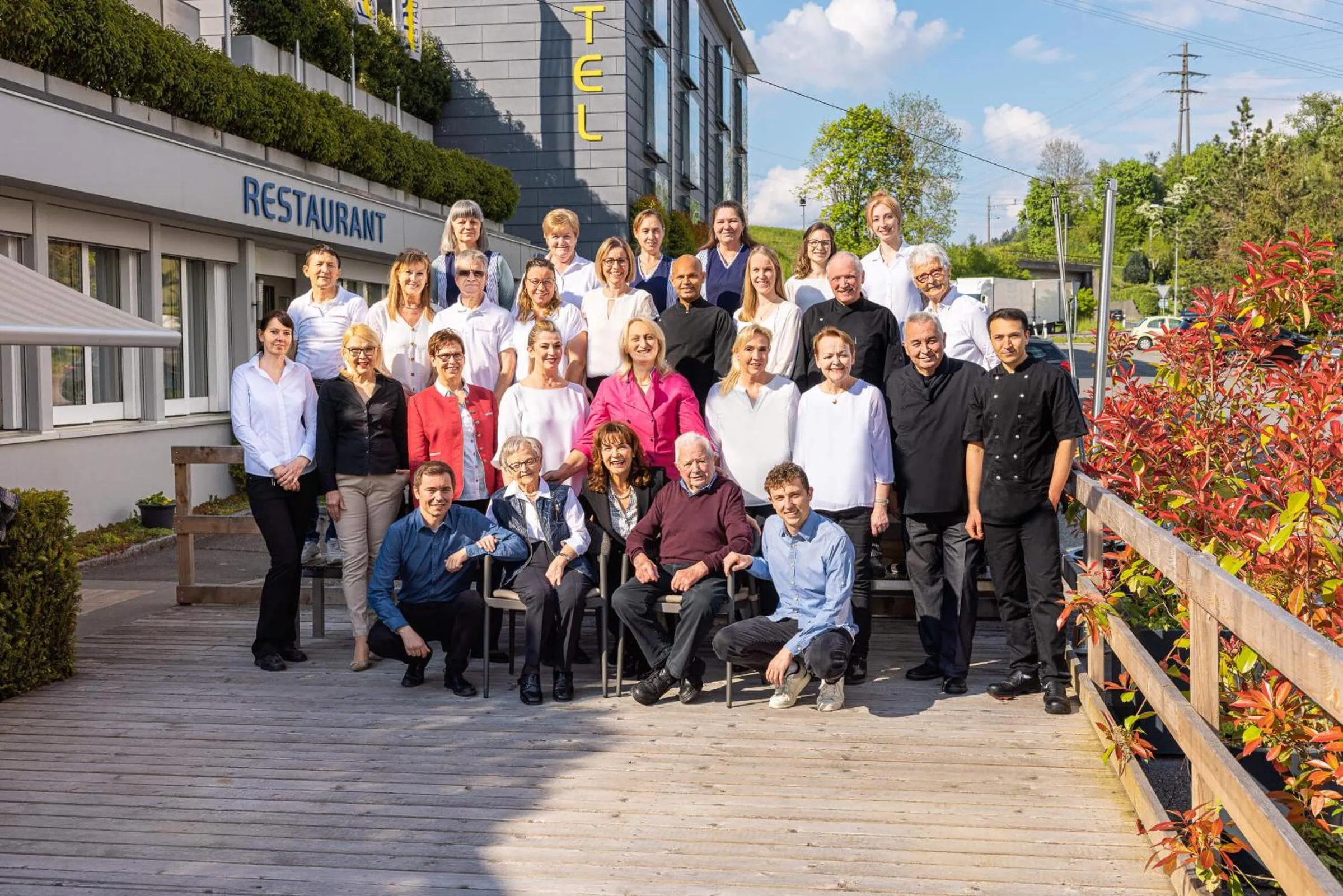 Restaurant/places to eat in Frohsinn