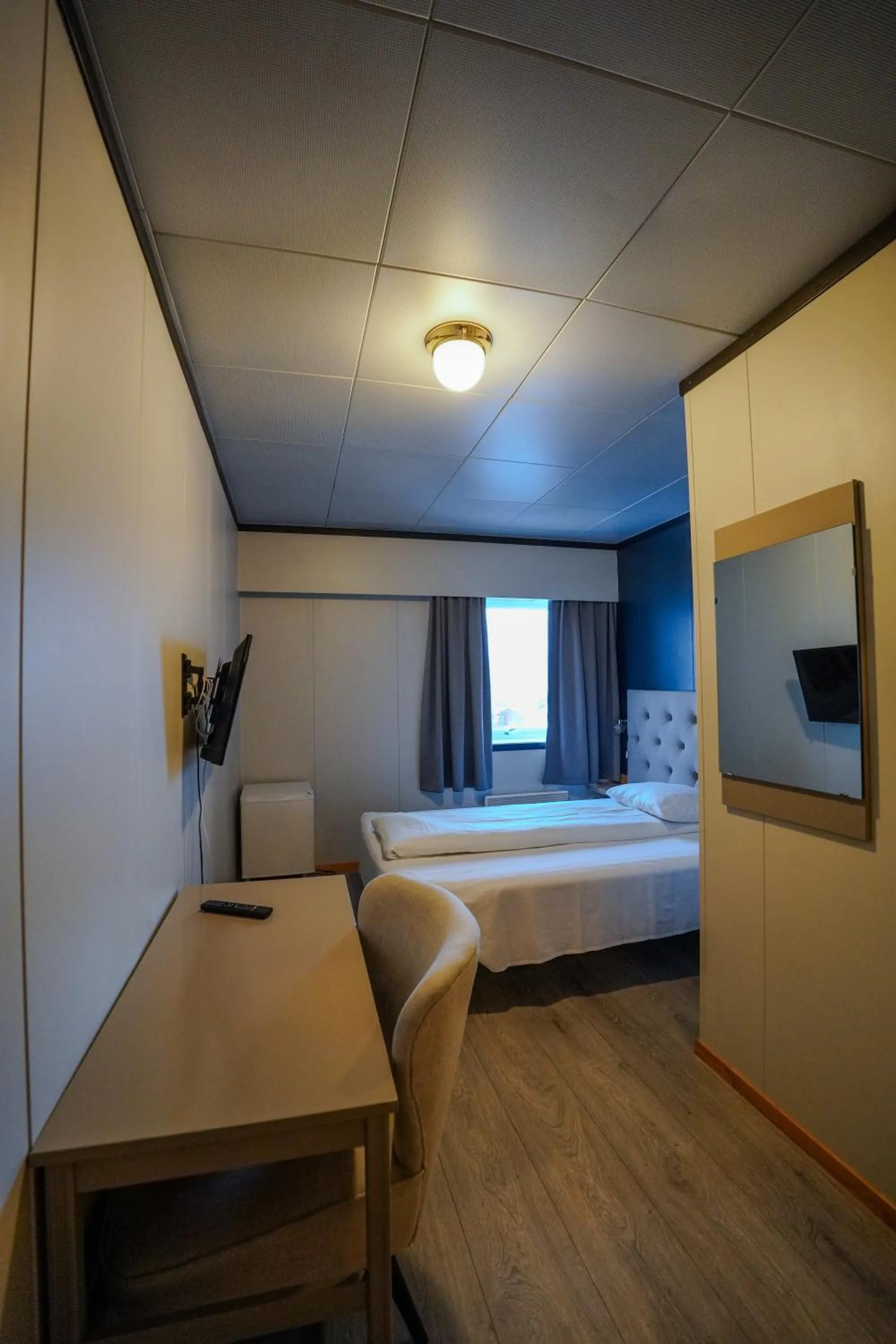 Photo of the whole room, Bed in Reisafjord Hotel