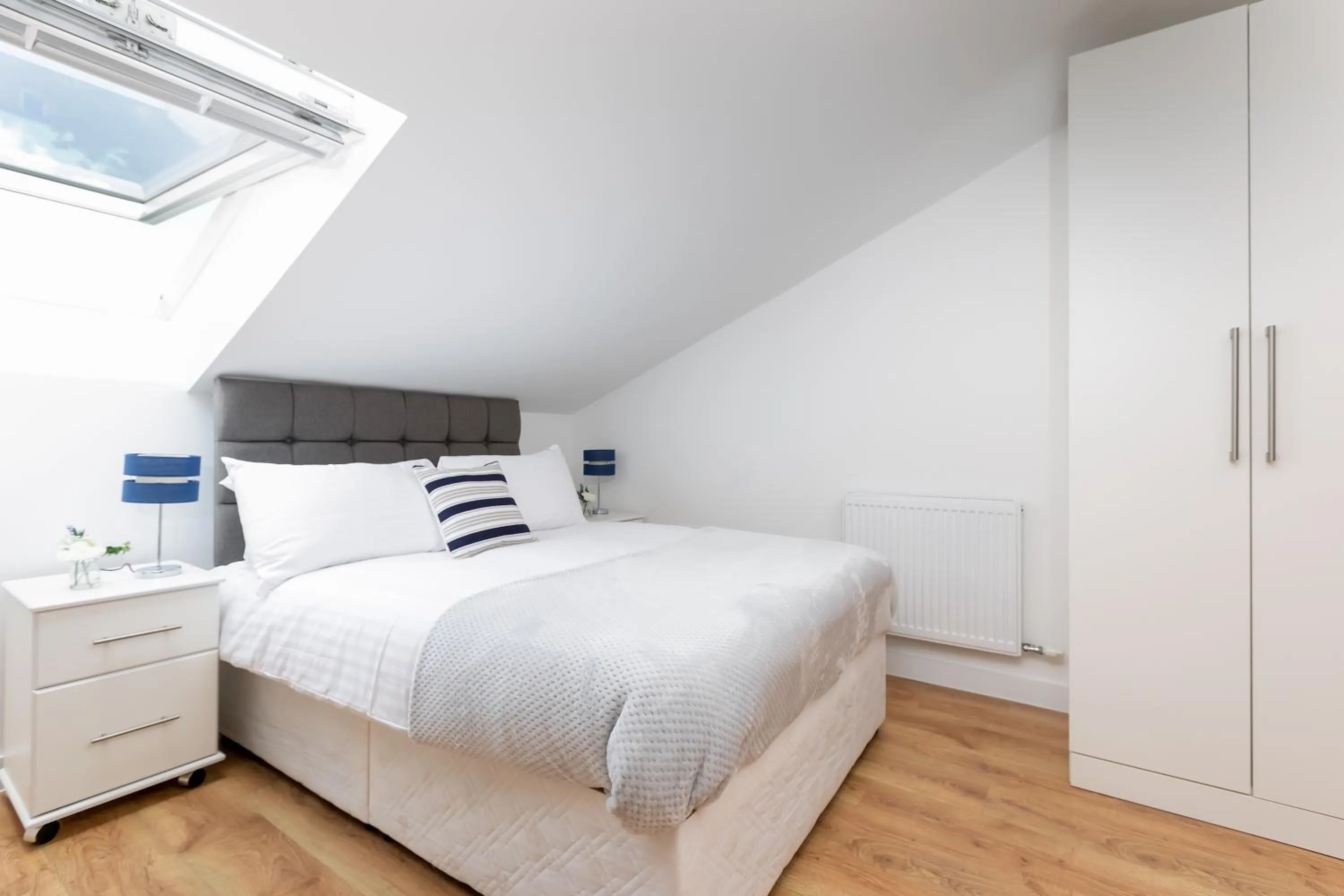 Bed in Skyvillion - COZY APARTMENTS in Enfield Town With Free Parking & Wifi