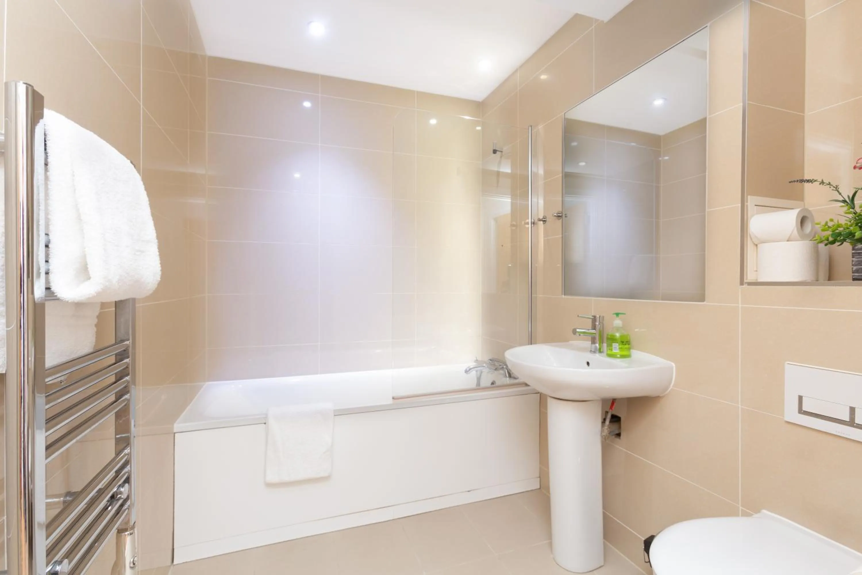 Bathroom in Skyvillion - COZY APARTMENTS in Enfield Town With Free Parking & Wifi