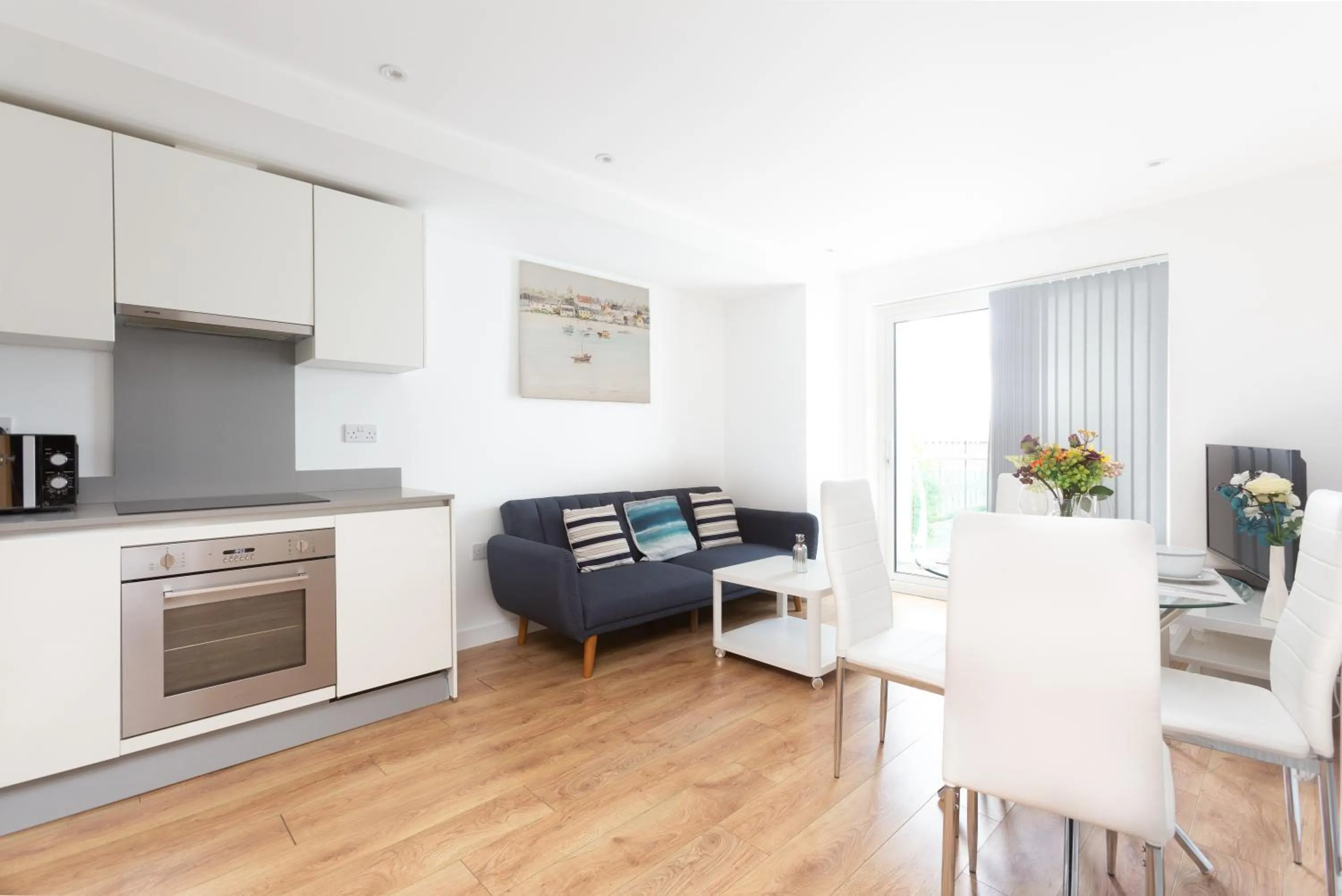 Dining area in Skyvillion - COZY APARTMENTS in Enfield Town With Free Parking & Wifi