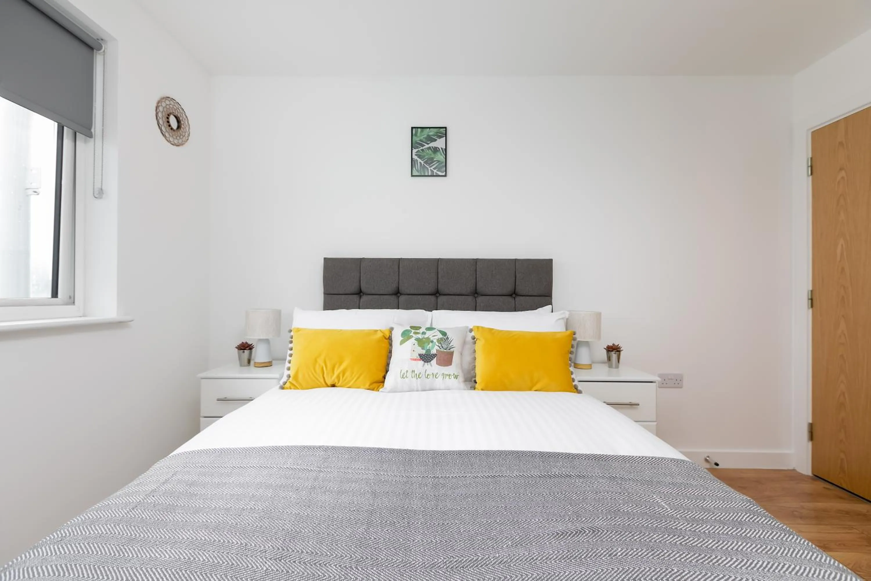 Bed in Skyvillion - COZY APARTMENTS in Enfield Town With Free Parking & Wifi