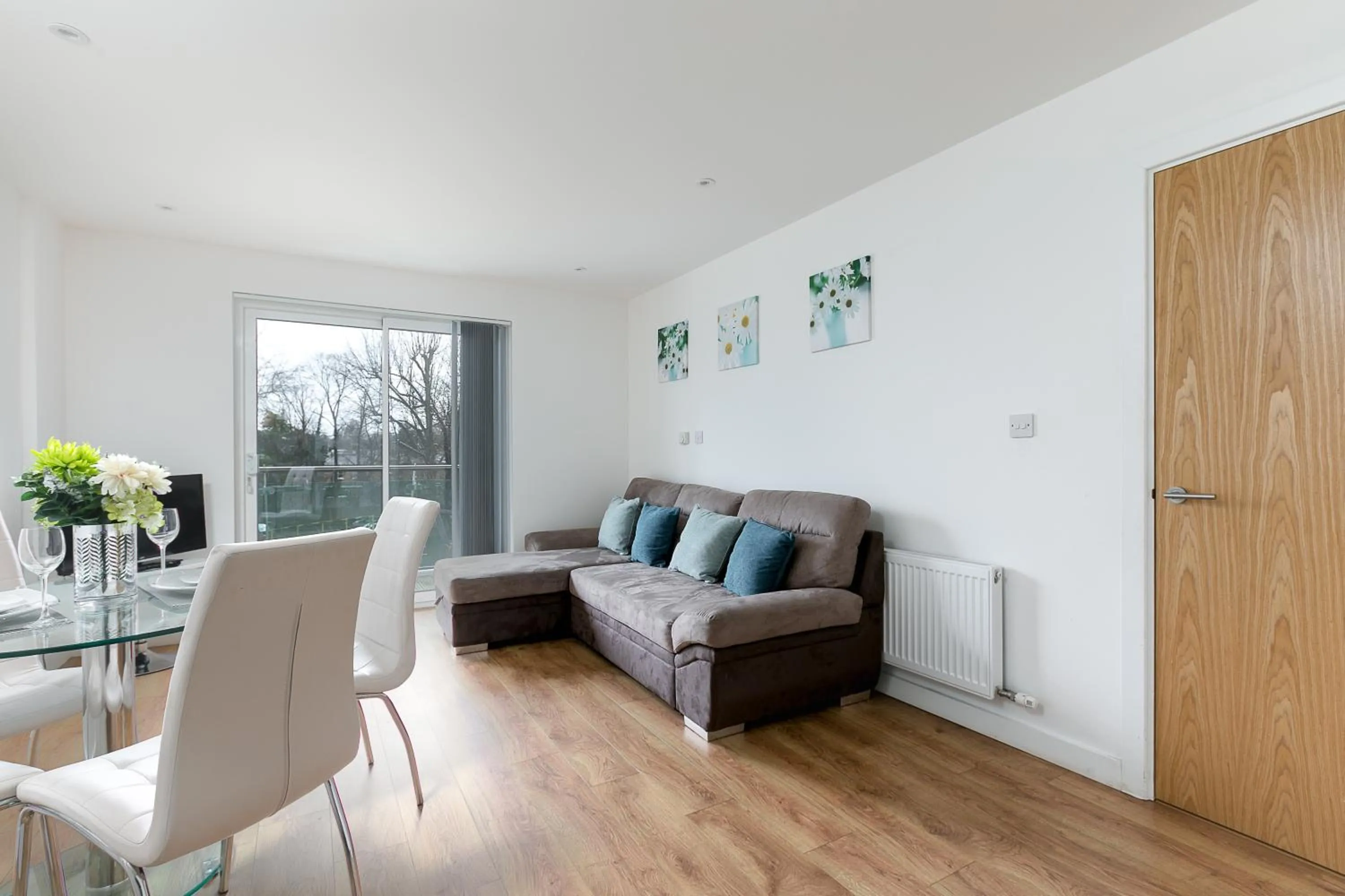 Living room in Skyvillion - COZY APARTMENTS in Enfield Town With Free Parking & Wifi