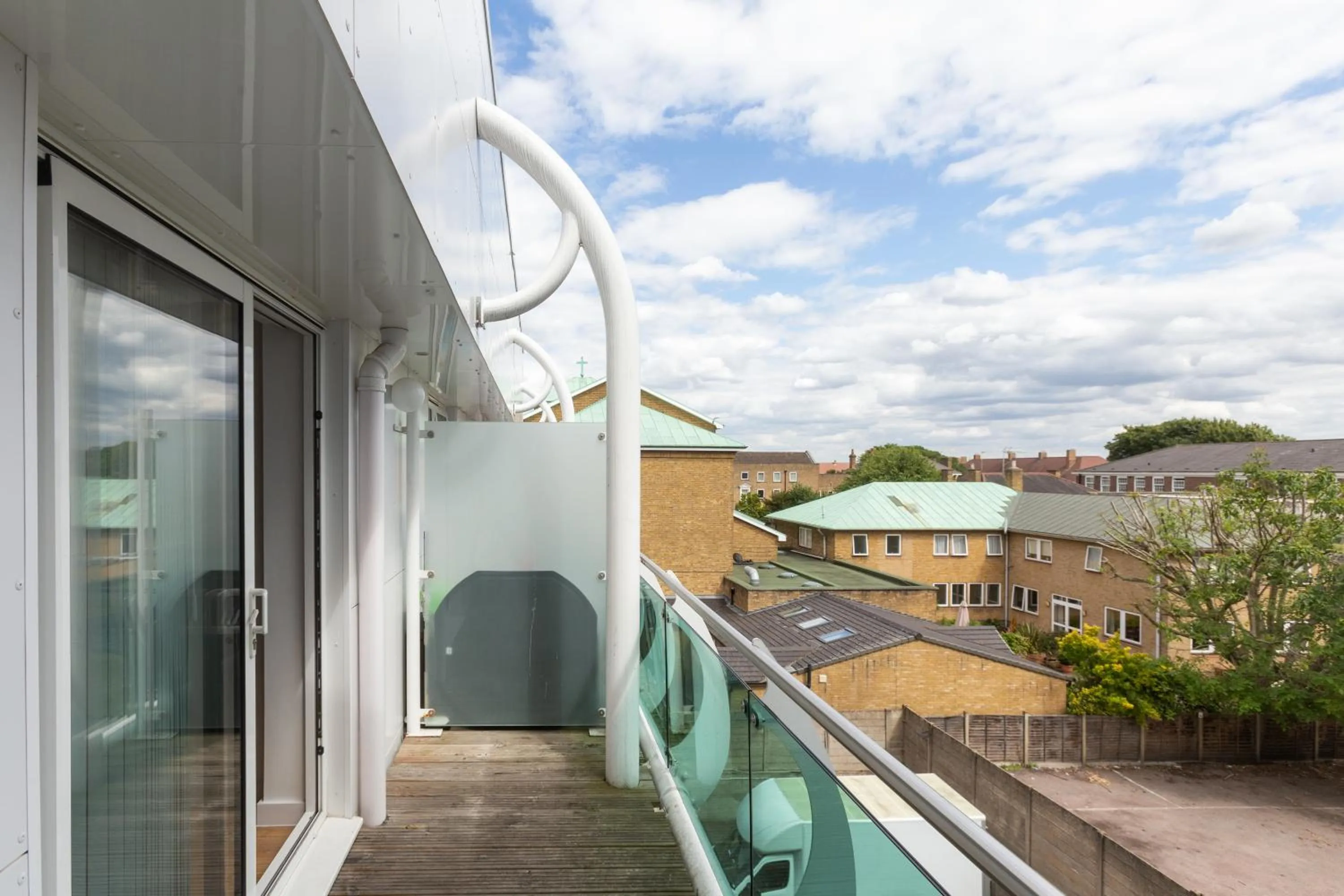 Balcony/Terrace in Skyvillion - COZY APARTMENTS in Enfield Town With Free Parking & Wifi