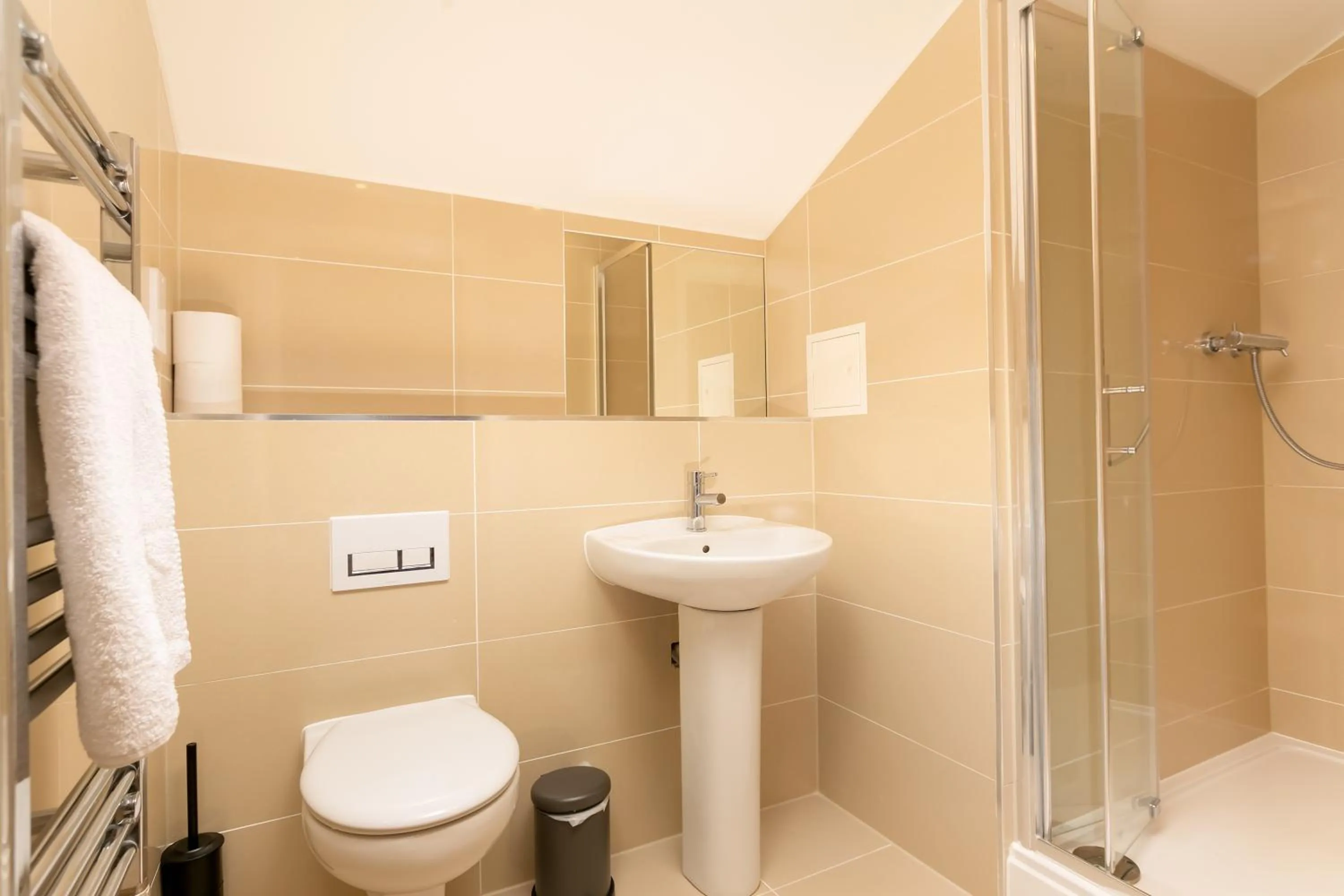 Shower in Skyvillion - COZY APARTMENTS in Enfield Town With Free Parking & Wifi