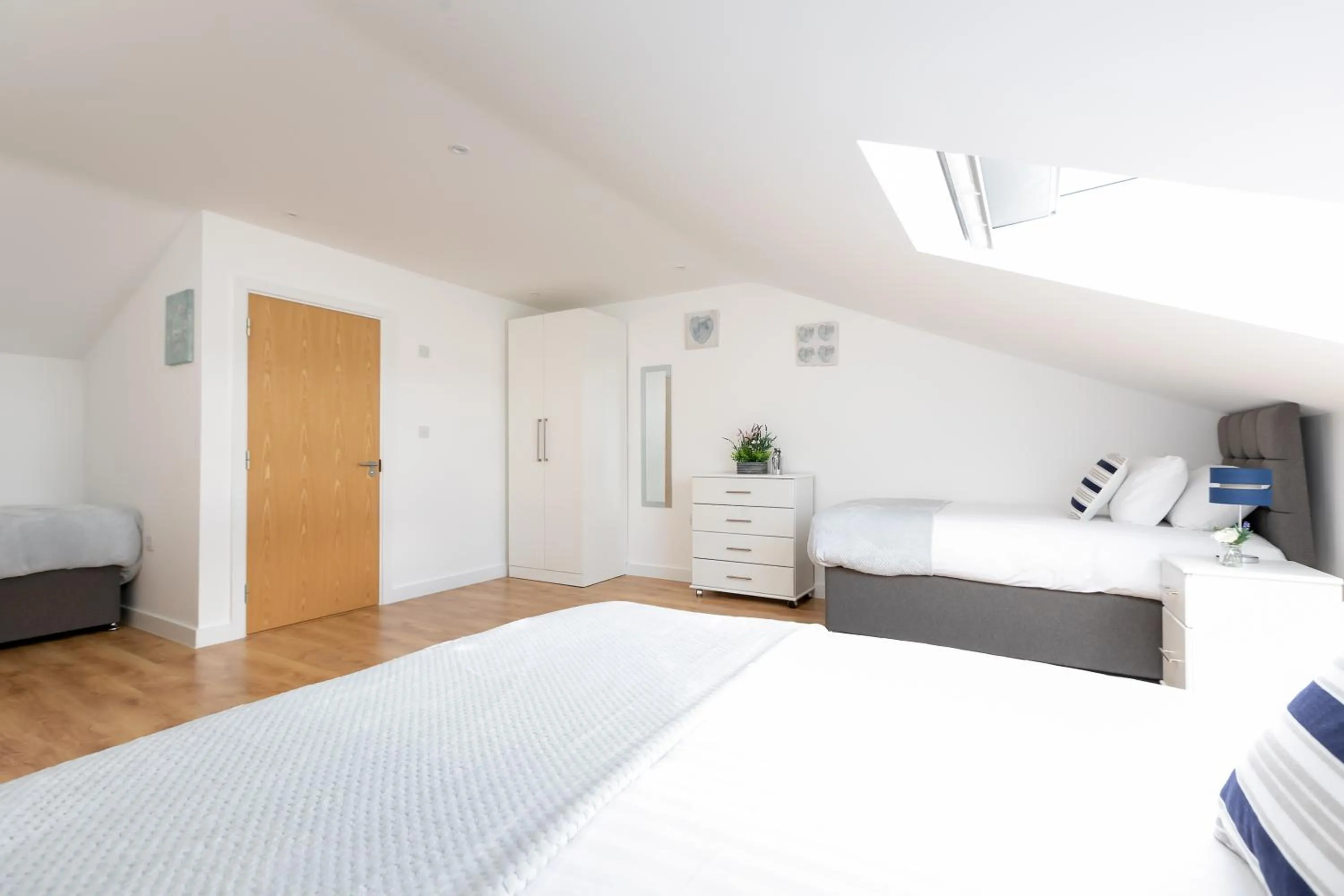 Bed in Skyvillion - COZY APARTMENTS in Enfield Town With Free Parking & Wifi