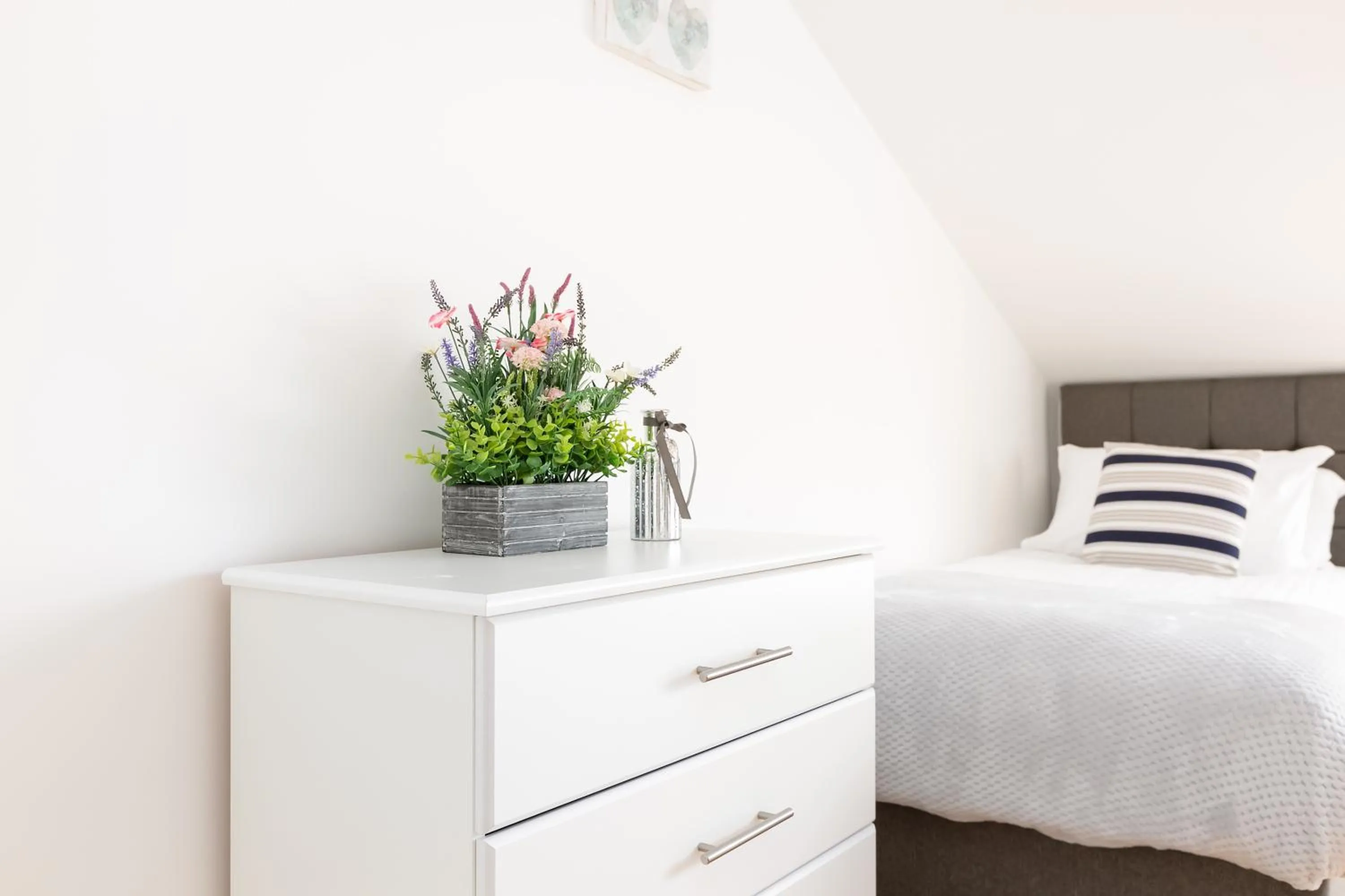 Bed in Skyvillion - COZY APARTMENTS in Enfield Town With Free Parking & Wifi