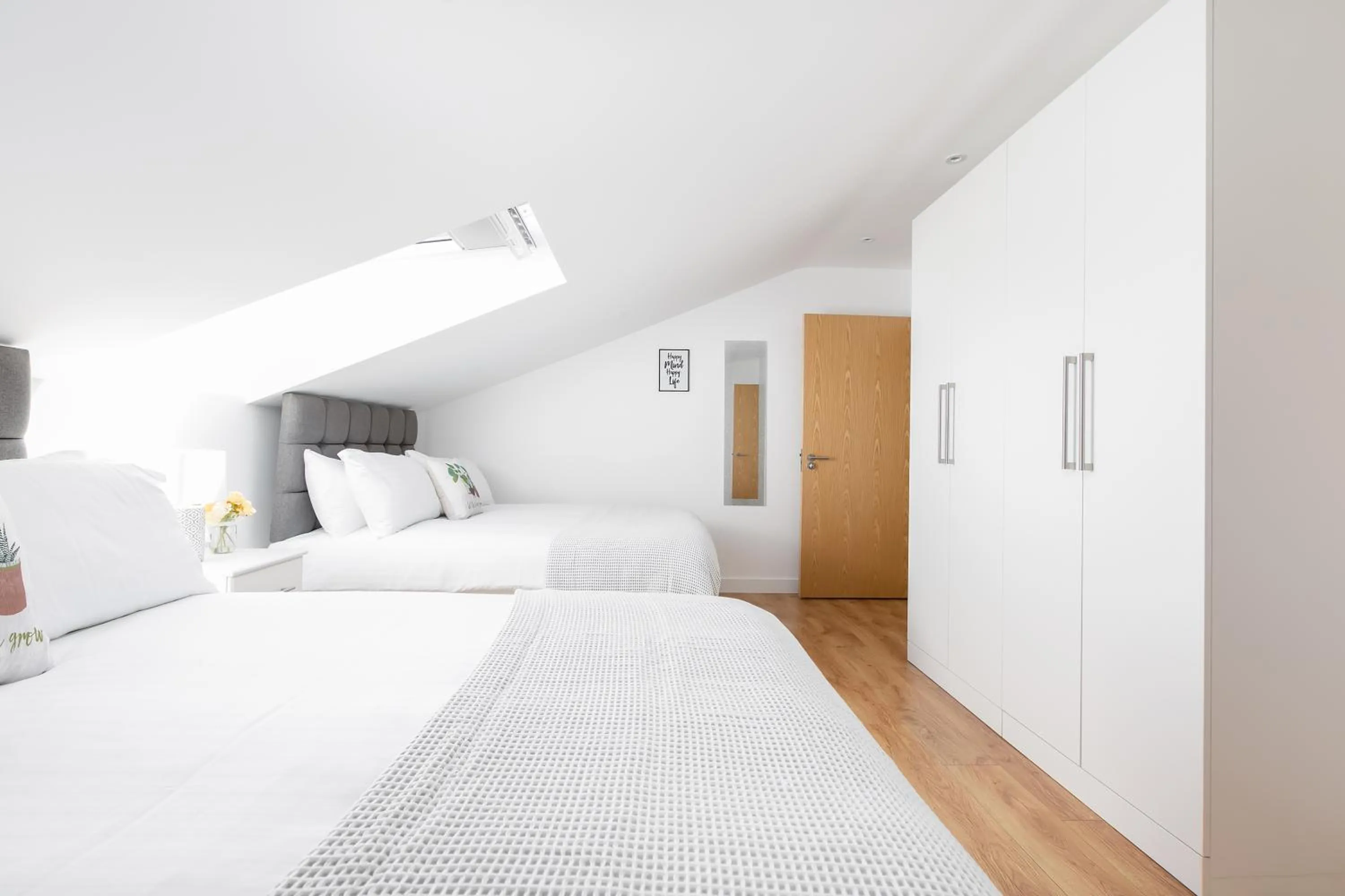 Bed in Skyvillion - COZY APARTMENTS in Enfield Town With Free Parking & Wifi