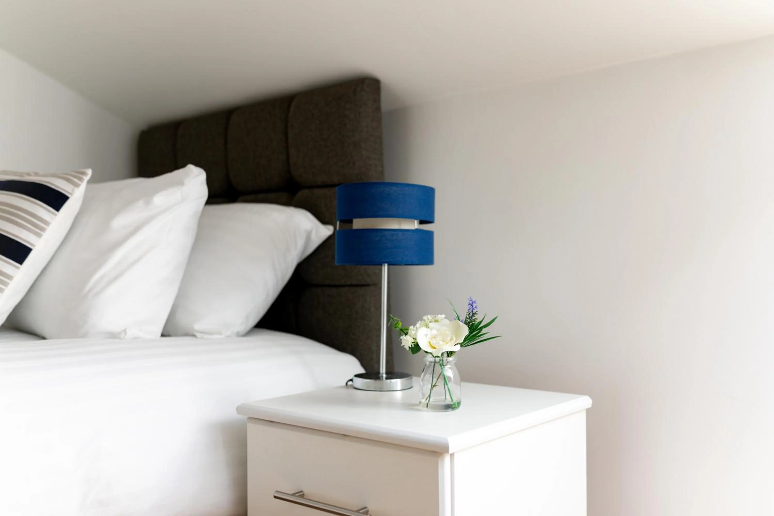 Bed in Skyvillion - COZY APARTMENTS in Enfield Town With Free Parking & Wifi