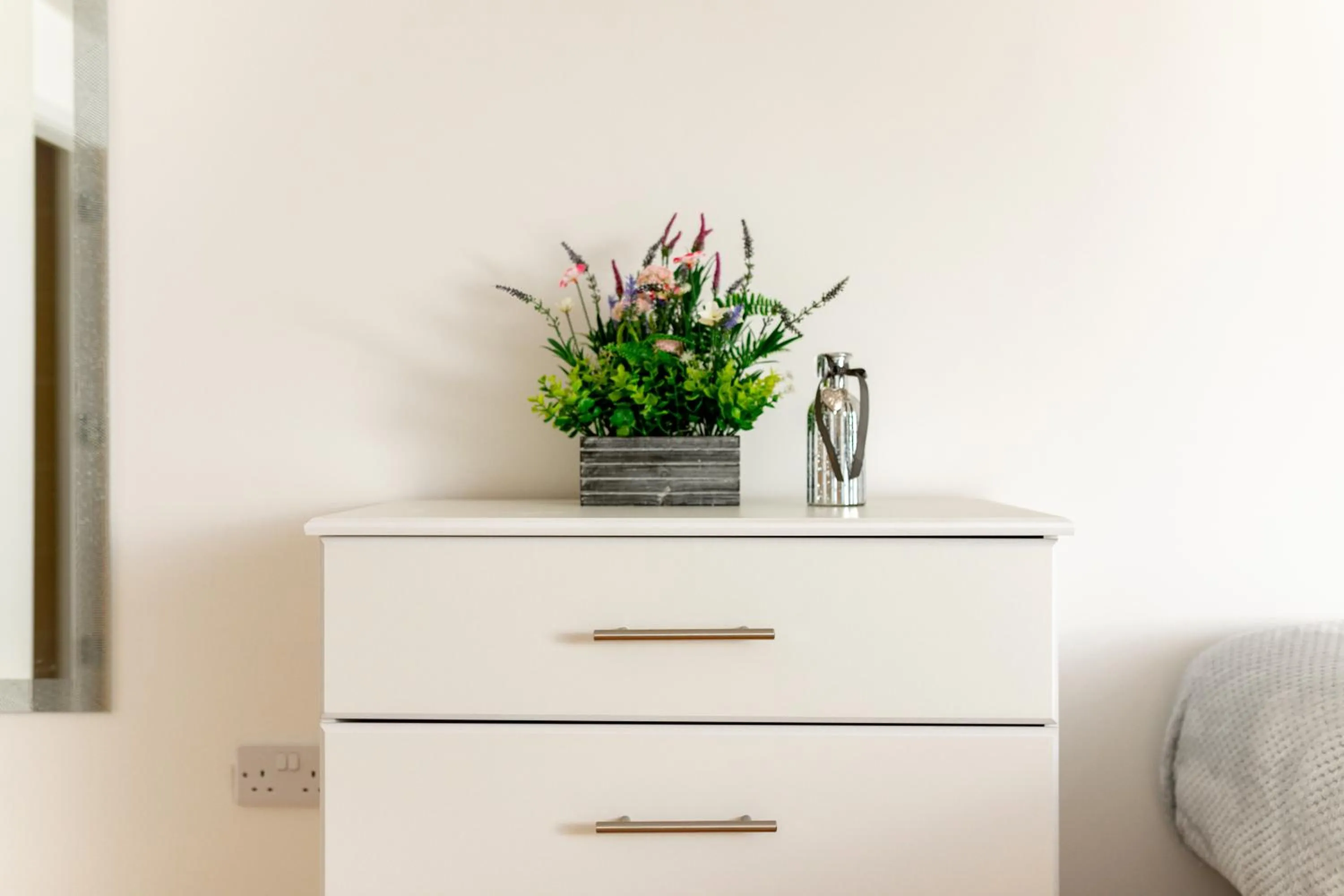 Skyvillion - COZY APARTMENTS in Enfield Town With Free Parking & Wifi