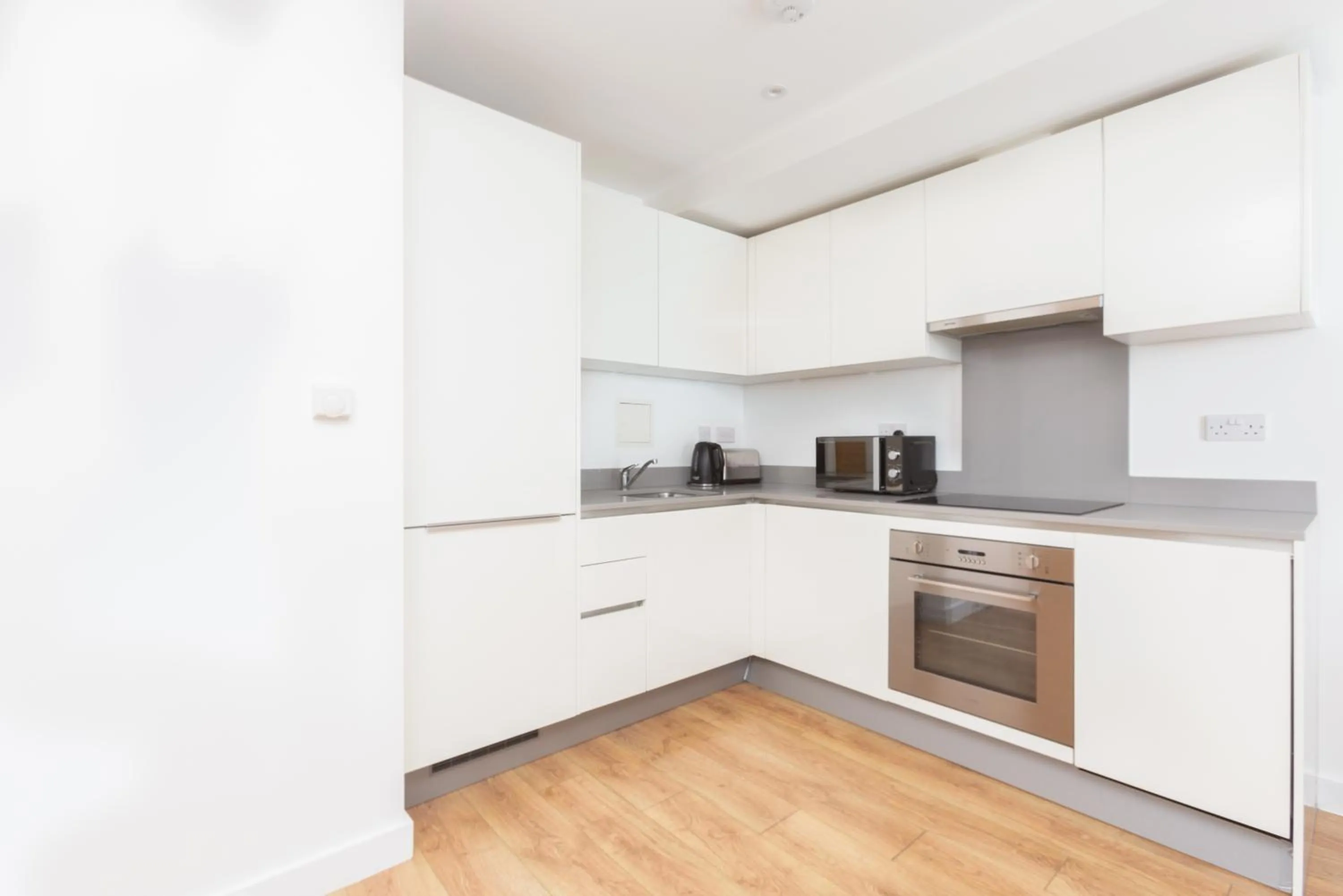 Kitchen or kitchenette in Skyvillion - COZY APARTMENTS in Enfield Town With Free Parking & Wifi