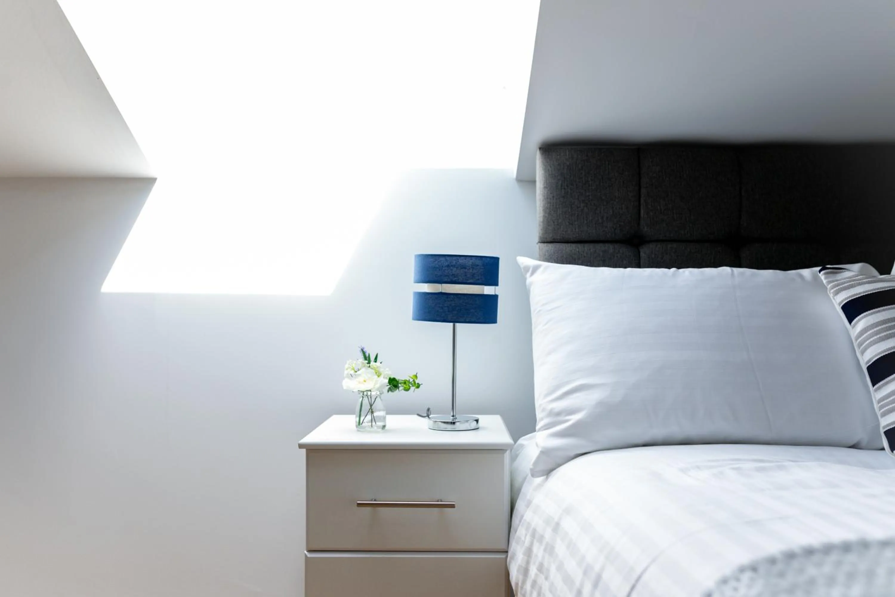 Bed in Skyvillion - COZY APARTMENTS in Enfield Town With Free Parking & Wifi