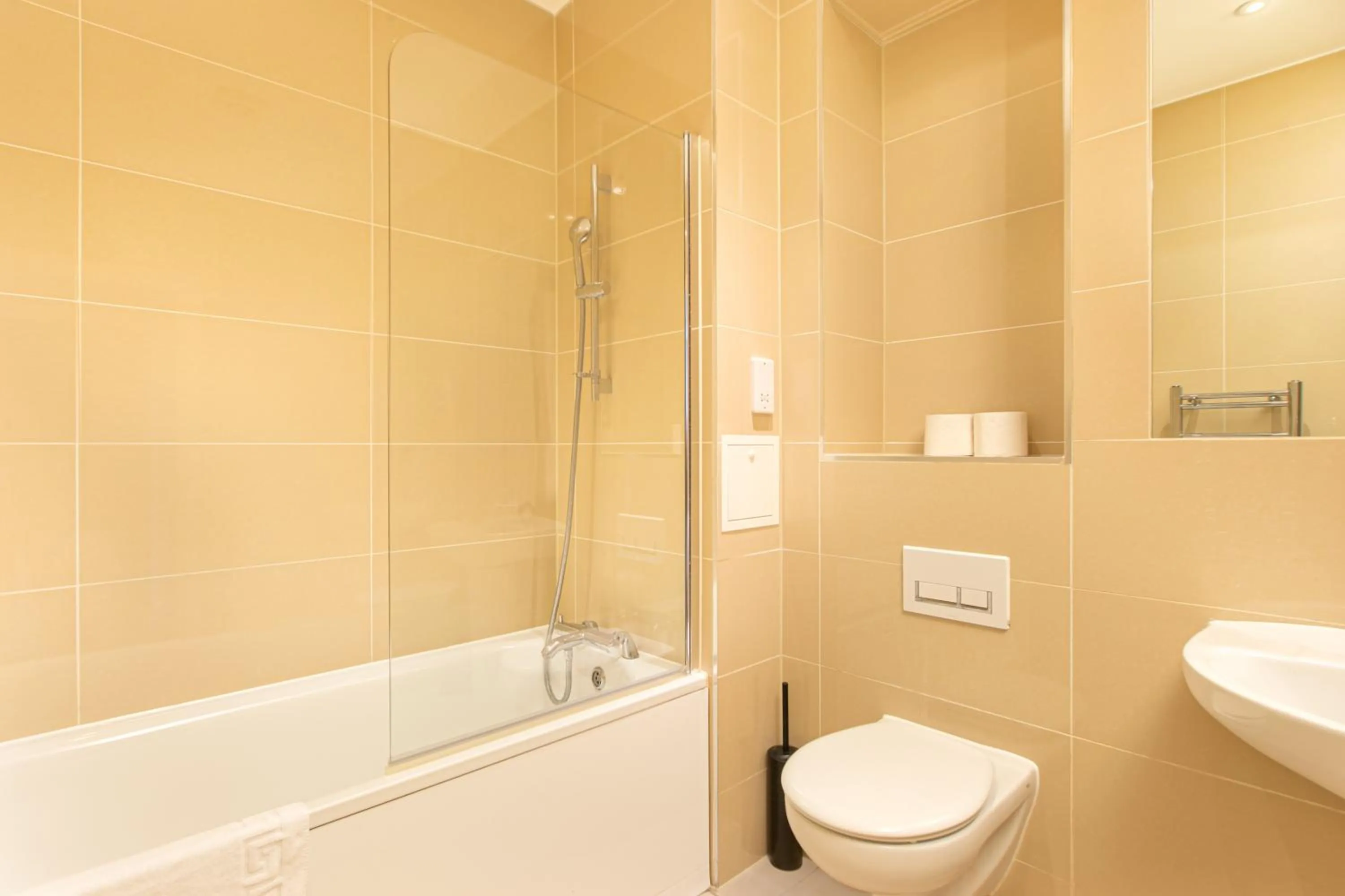 Bathroom in Skyvillion - COZY APARTMENTS in Enfield Town With Free Parking & Wifi