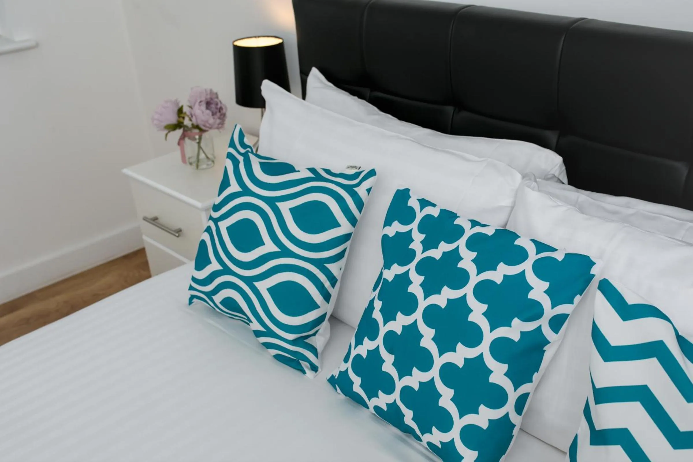 Bedroom, Bed in Skyvillion - COZY APARTMENTS in Enfield Town With Free Parking & Wifi