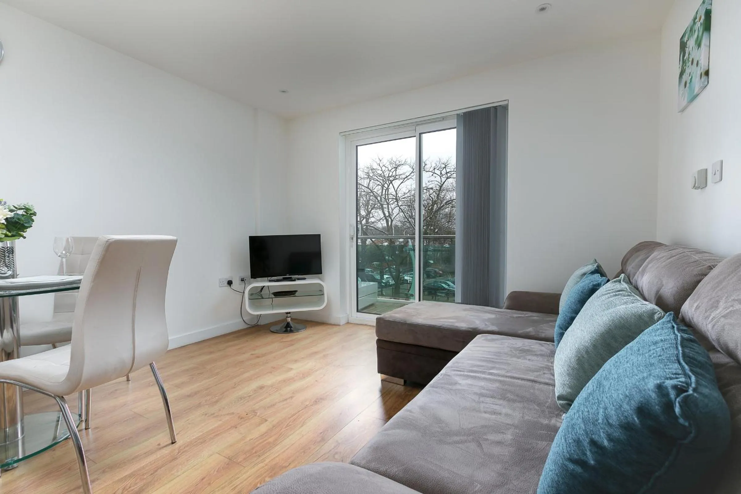 Lobby or reception in Skyvillion - COZY APARTMENTS in Enfield Town With Free Parking & Wifi