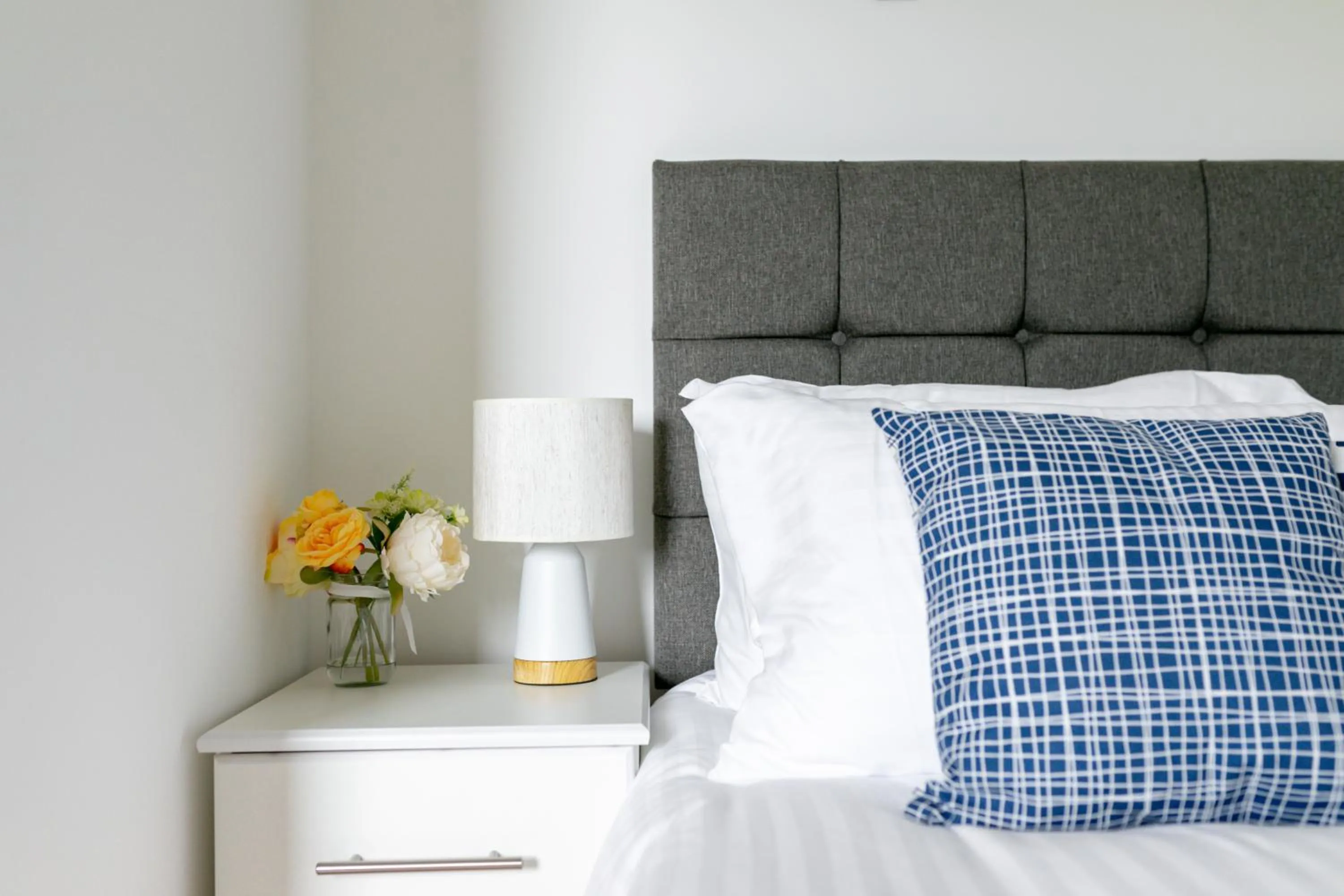 Bed in Skyvillion - COZY APARTMENTS in Enfield Town With Free Parking & Wifi