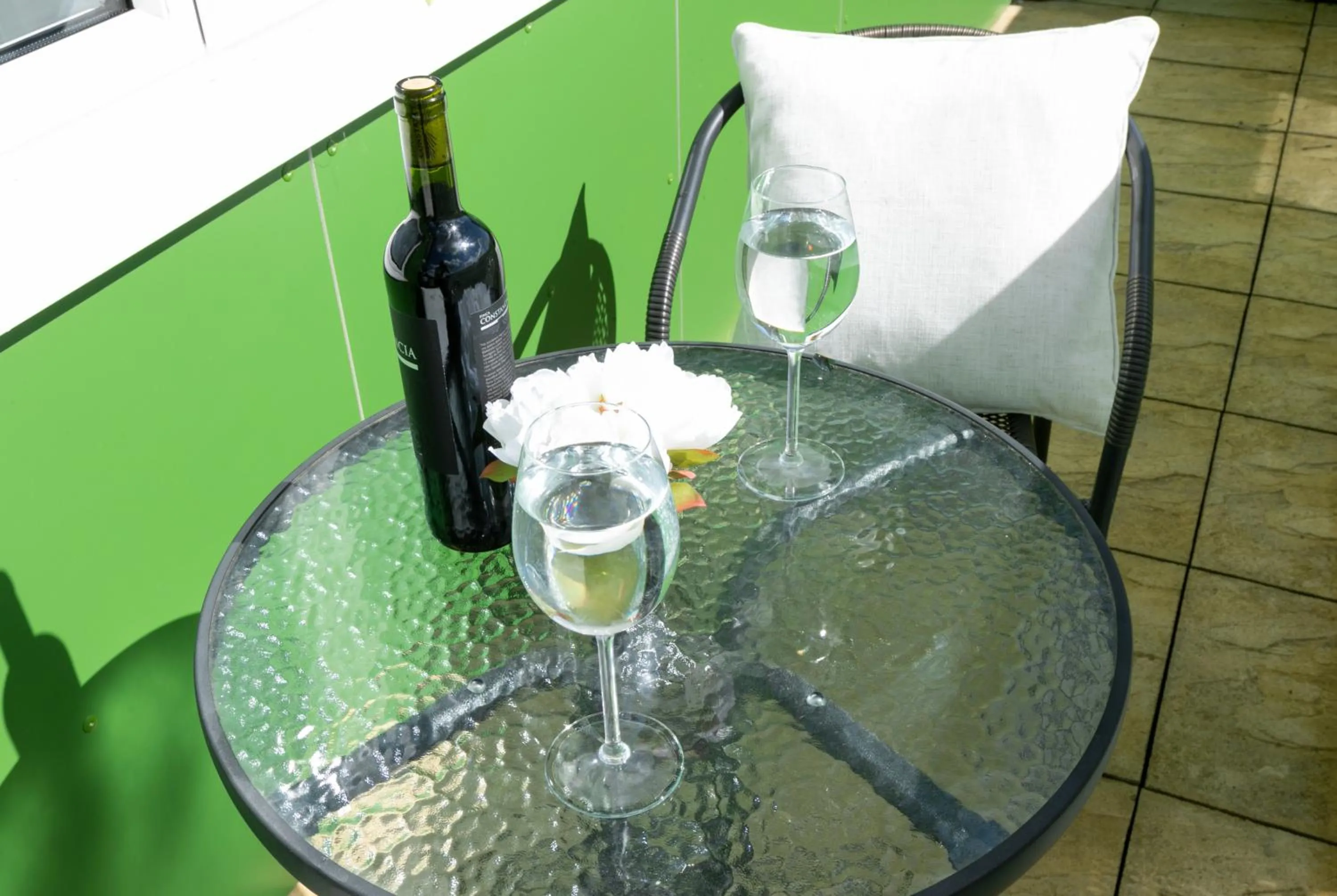 Balcony/Terrace in Skyvillion - COZY APARTMENTS in Enfield Town With Free Parking & Wifi