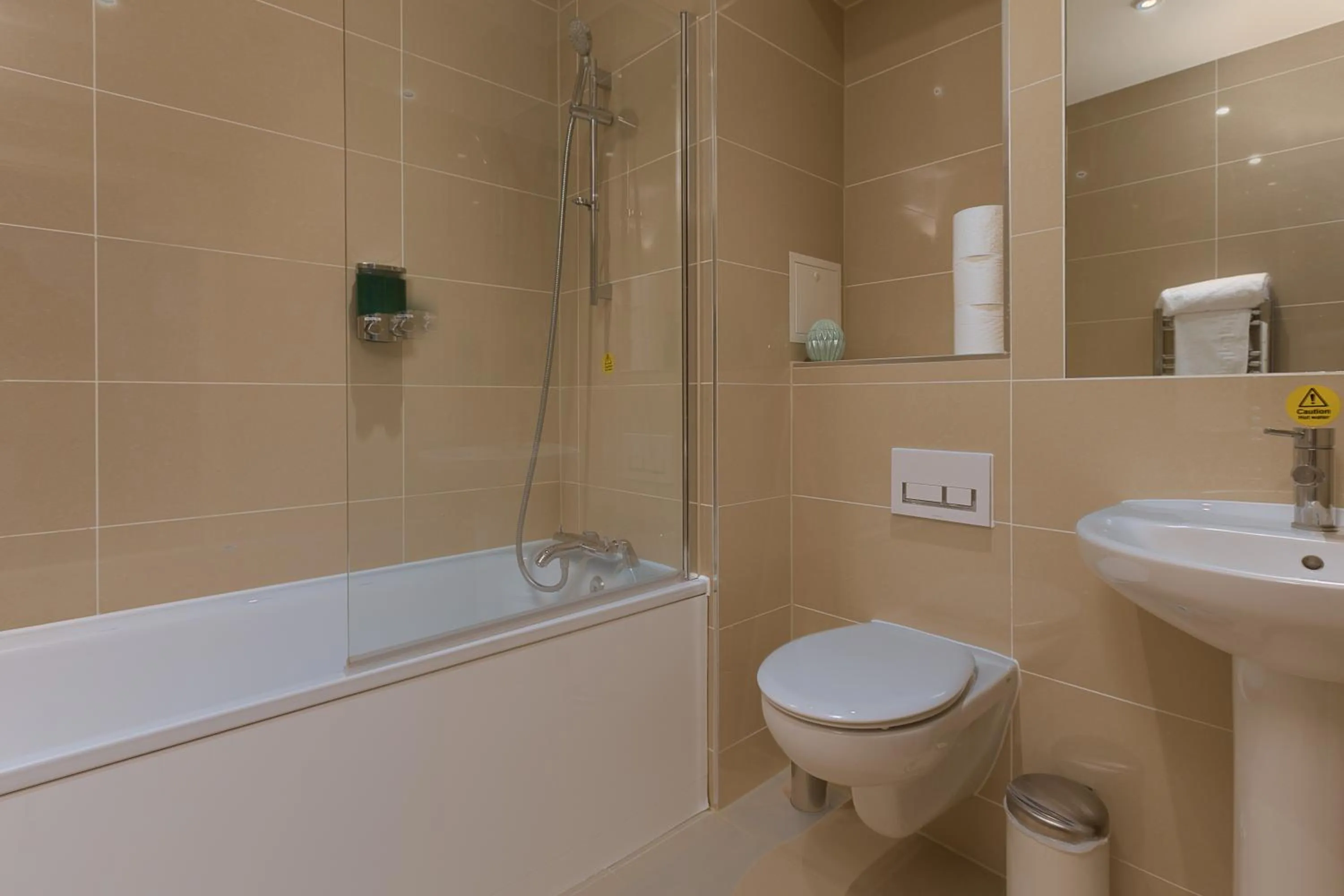 Toilet in Skyvillion - COZY APARTMENTS in Enfield Town With Free Parking & Wifi