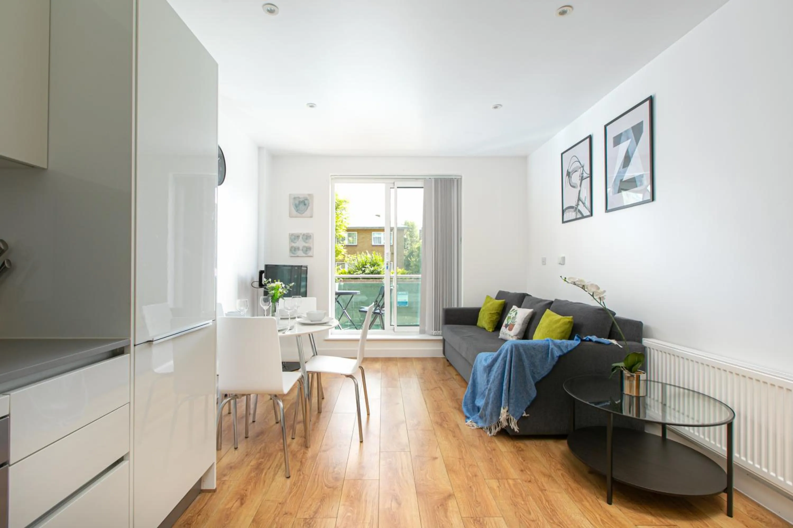 TV and multimedia in Skyvillion - COZY APARTMENTS in Enfield Town With Free Parking & Wifi
