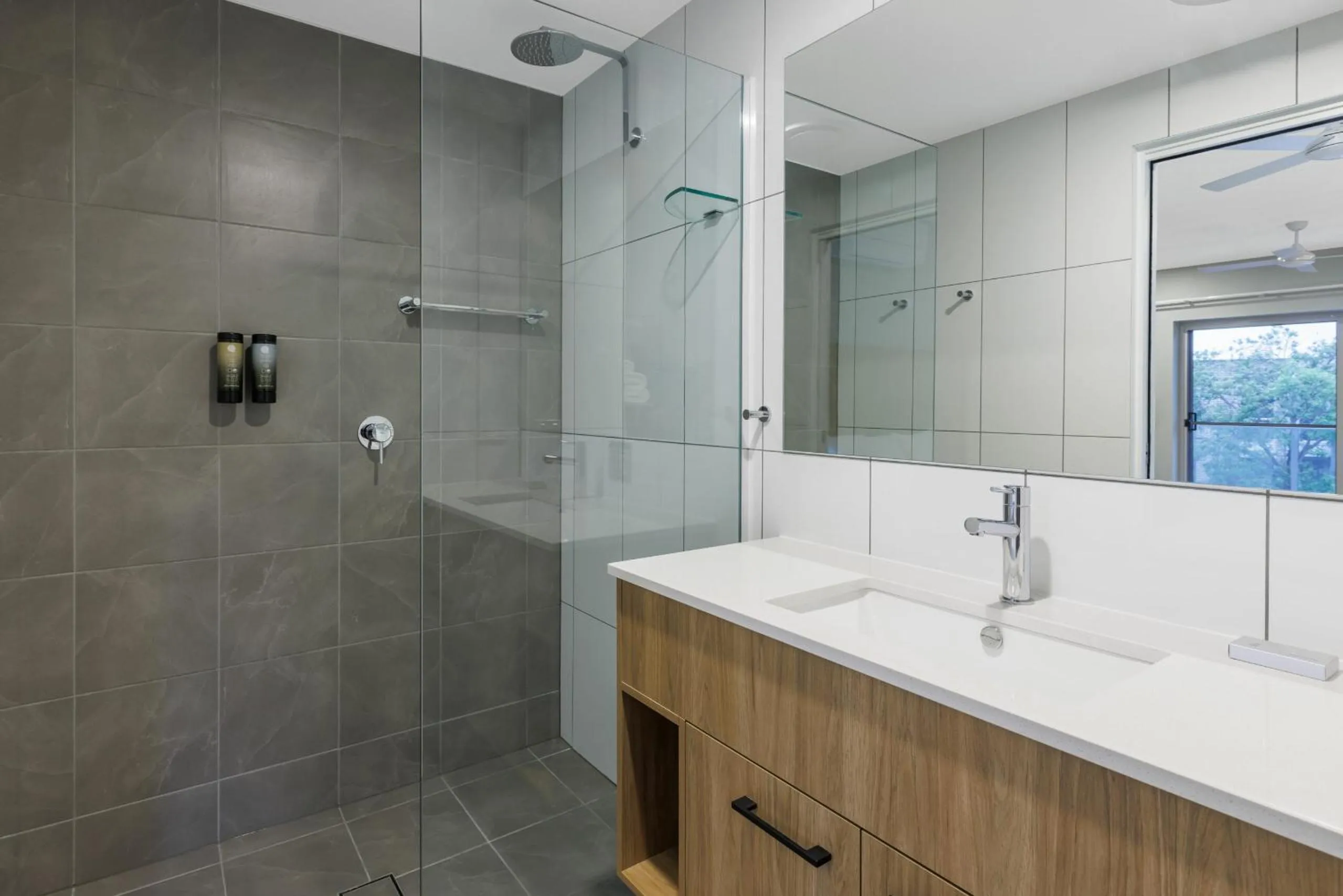 Best Western Plus North Lakes Hotel