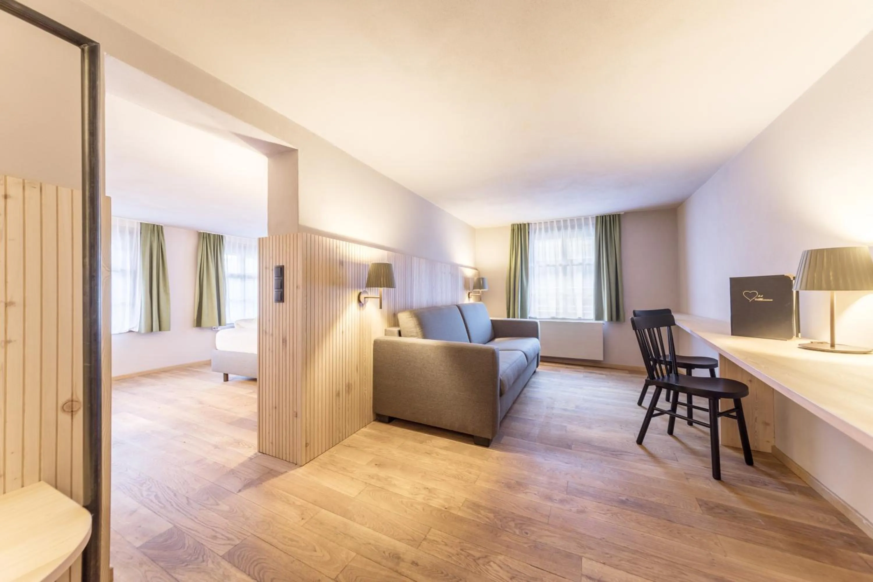 Living room, Bed in Hotel Sonne