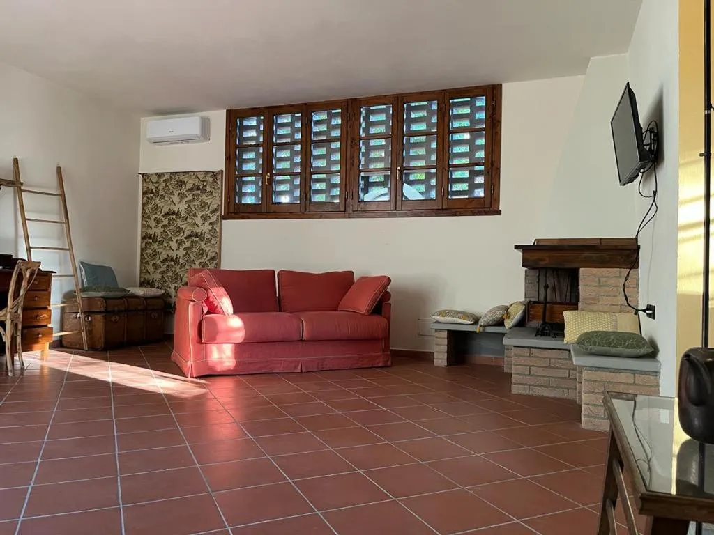 Seating area in Gatto Bianco Tizzauli