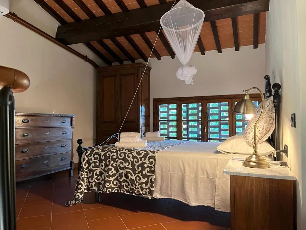 Bed in Gatto Bianco Tizzauli