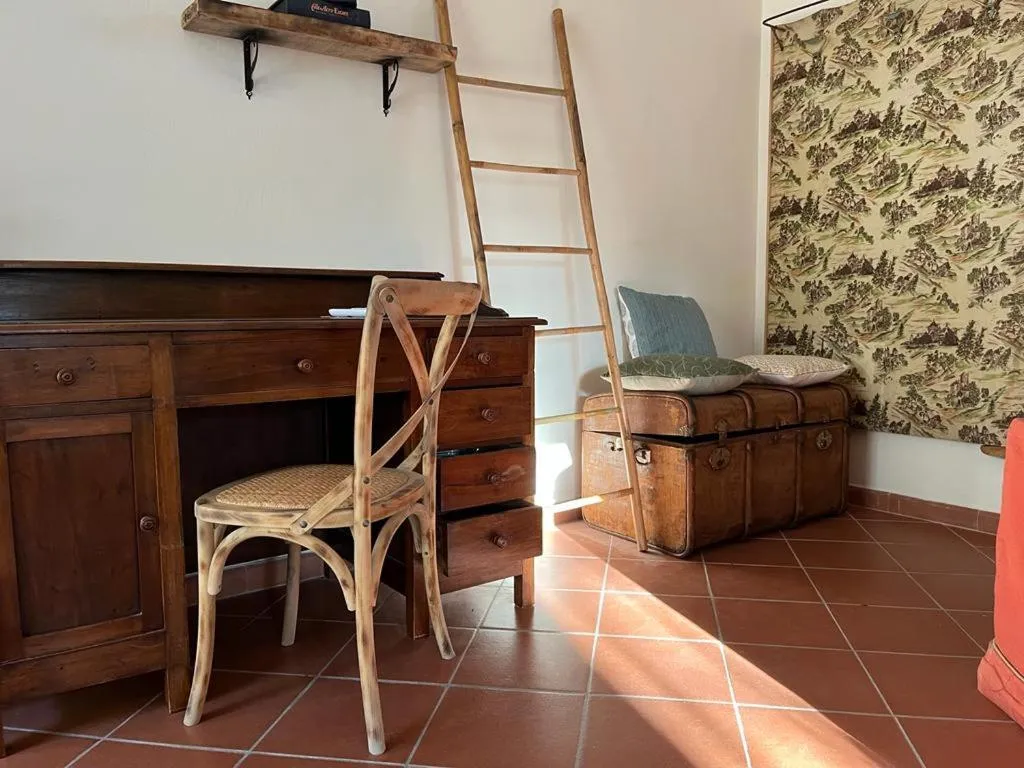 Seating area in Gatto Bianco Tizzauli