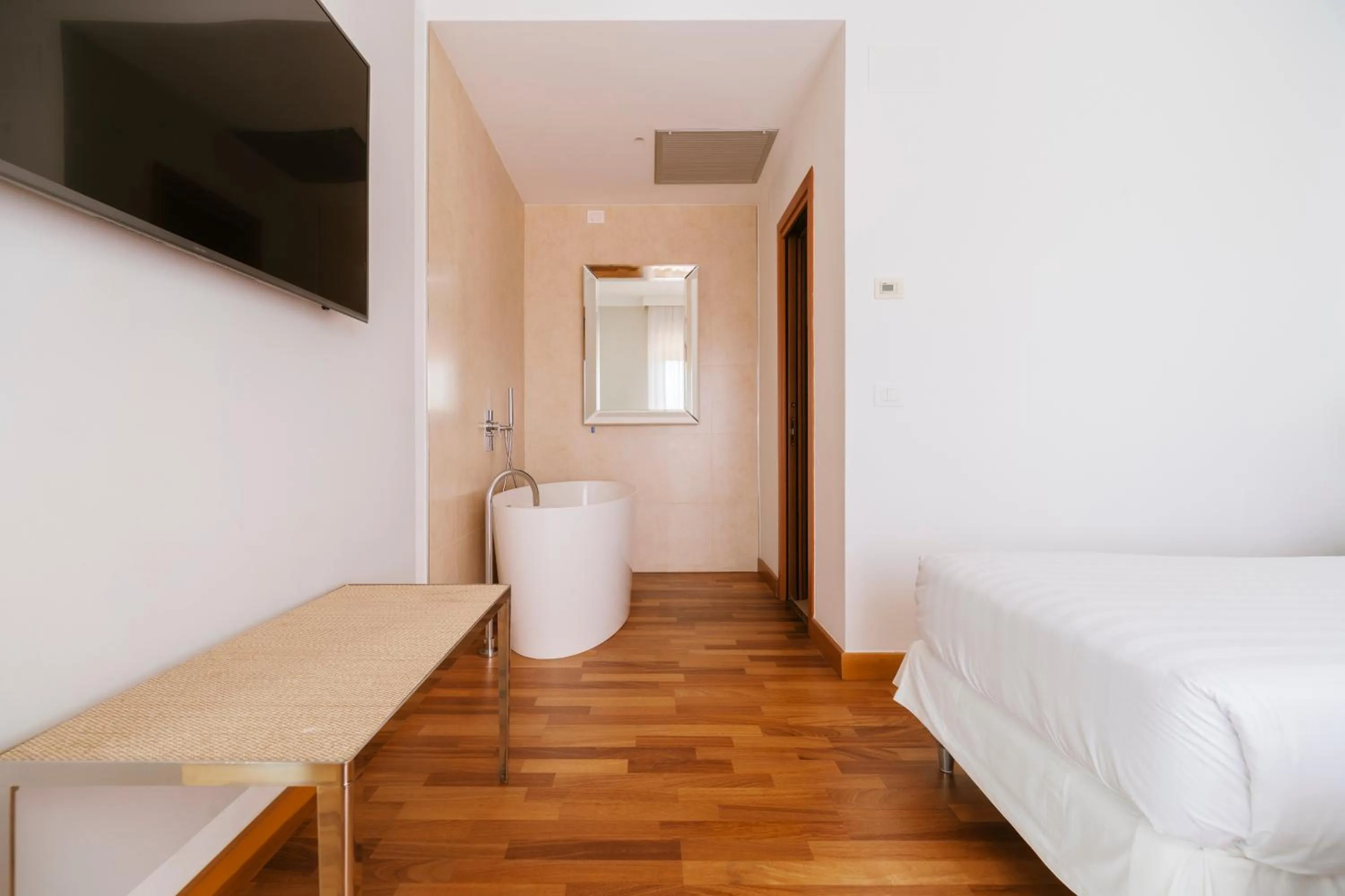 Bathroom, Bed in Hotel Miramare