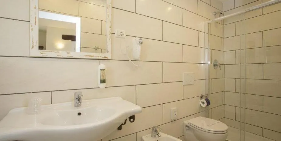 Shower in Hotel Santo Stefano