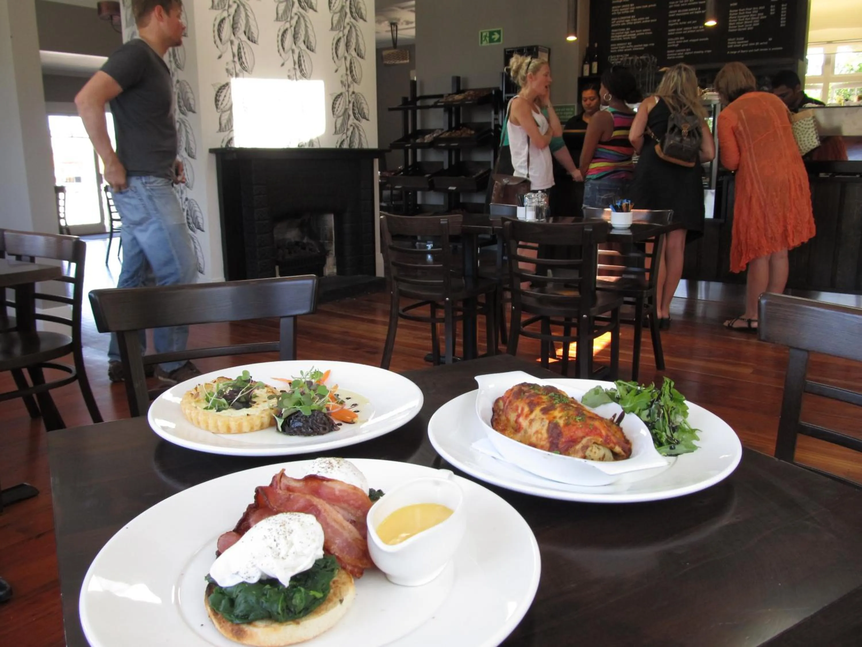 Restaurant/places to eat in Plume Villas