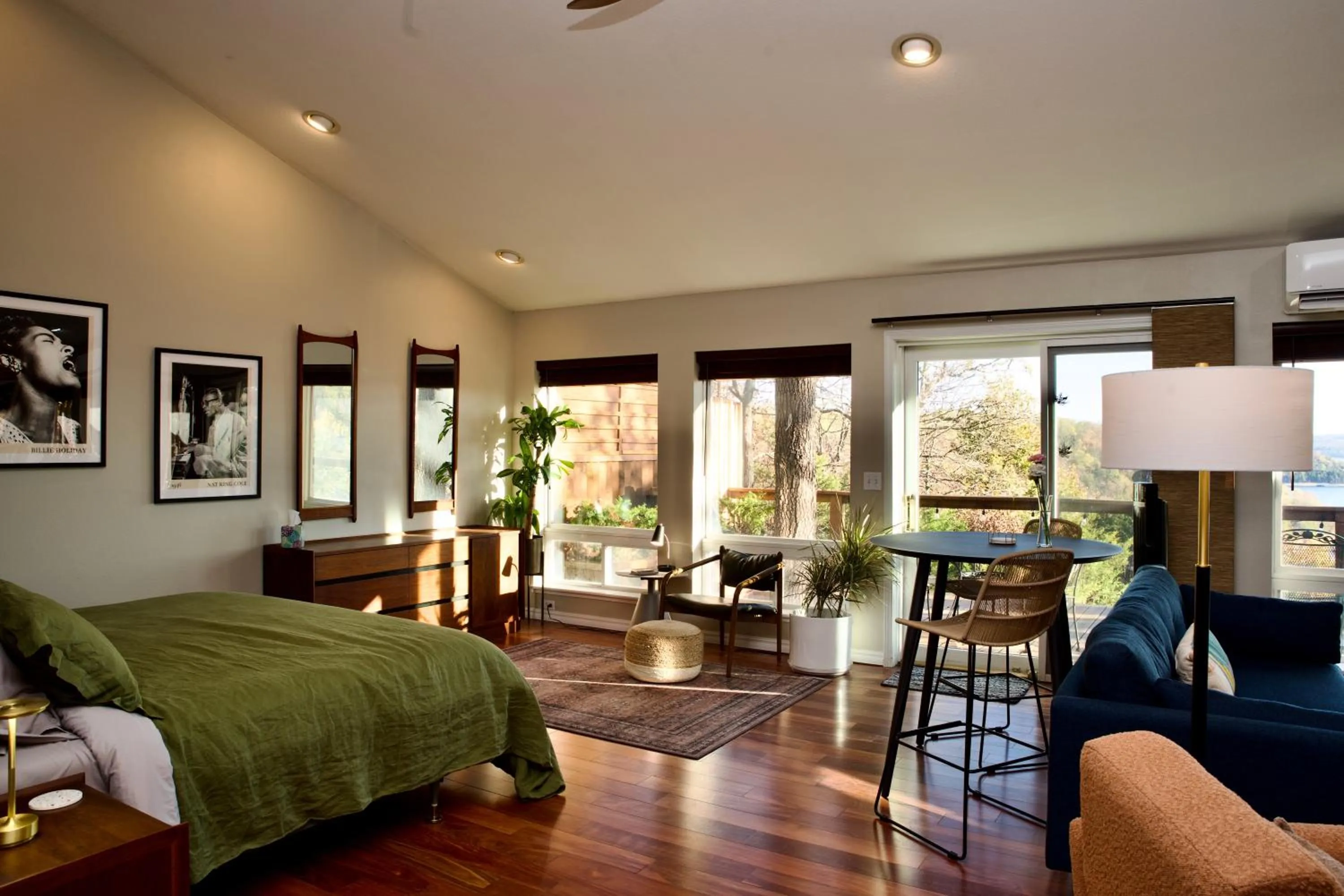 Bed in Beaver Lake Cottages