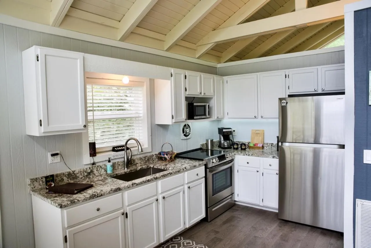 Kitchen or kitchenette in Beaver Lake Cottages