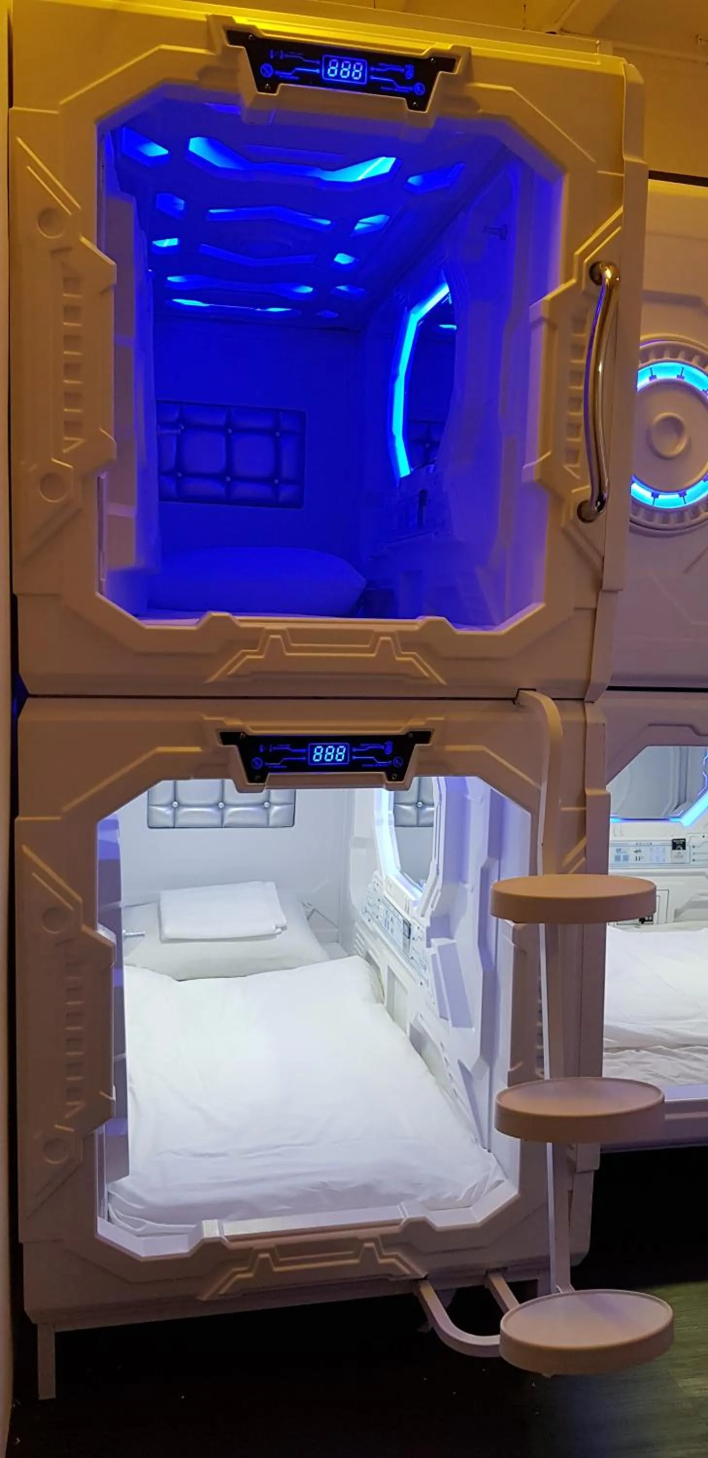 Bed in Galaxy Pods @ Chinatown