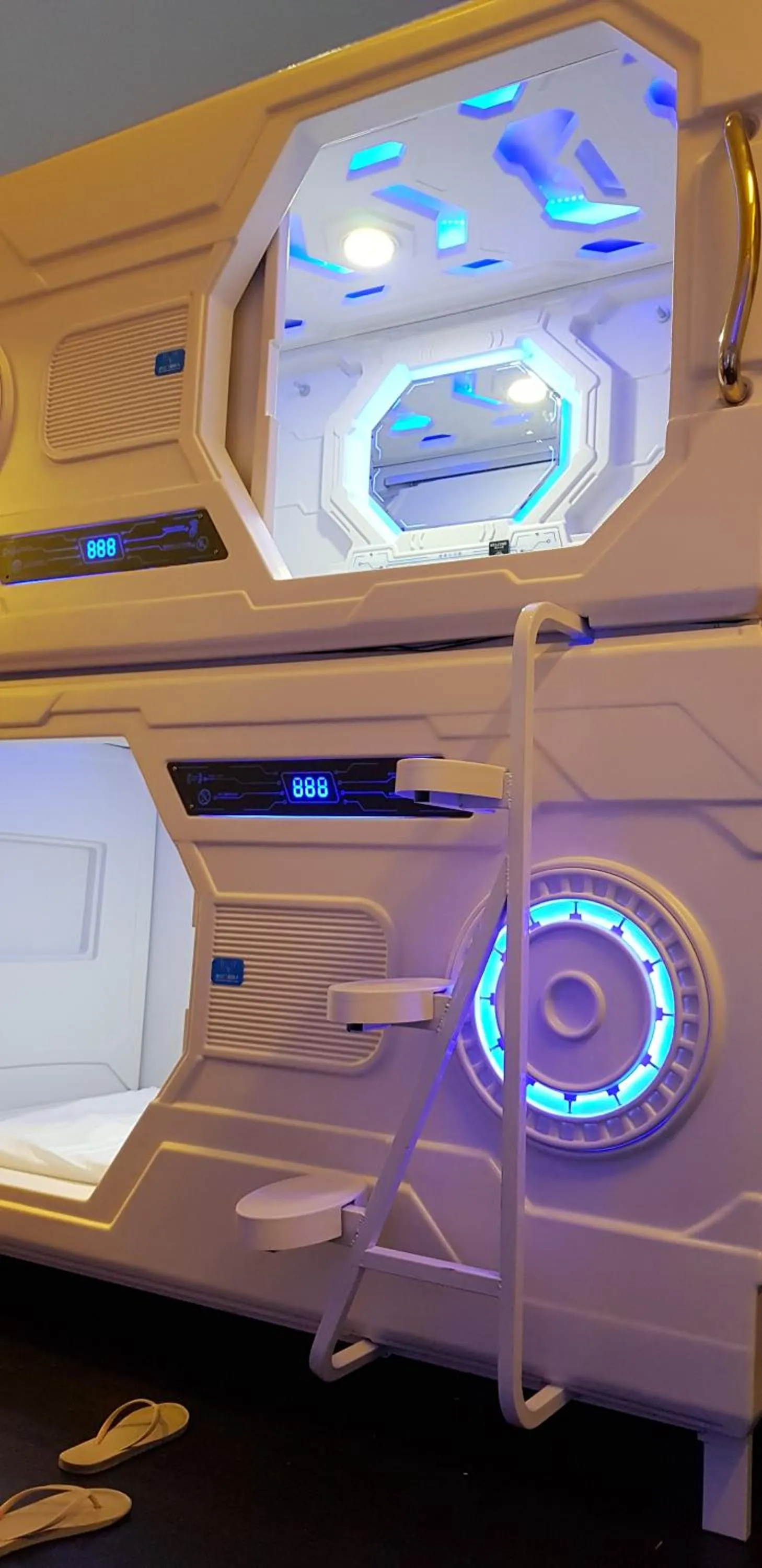 Galaxy Pods @ Chinatown