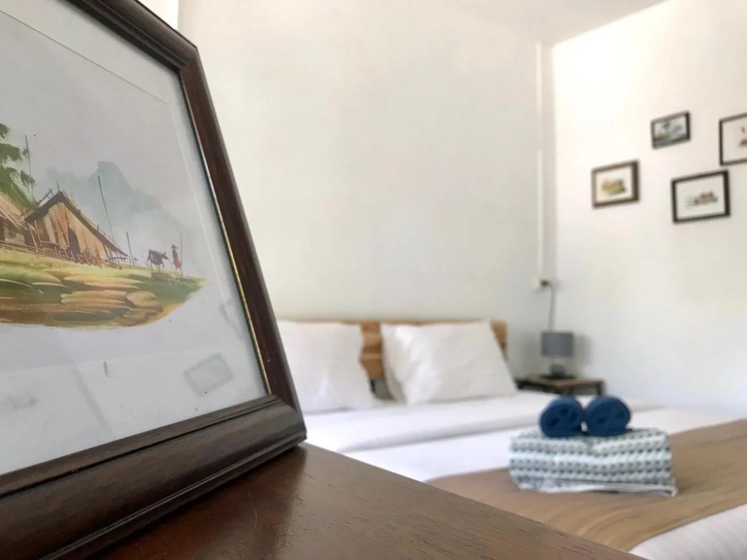 Photo of the whole room, Bed in Kingfisher House