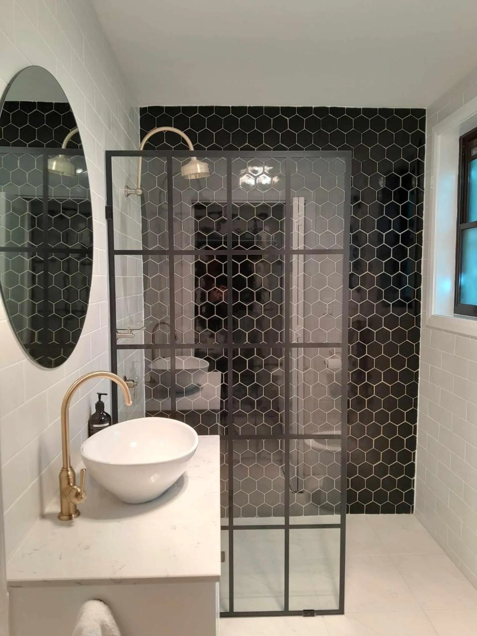 Bathroom in Windarra on High