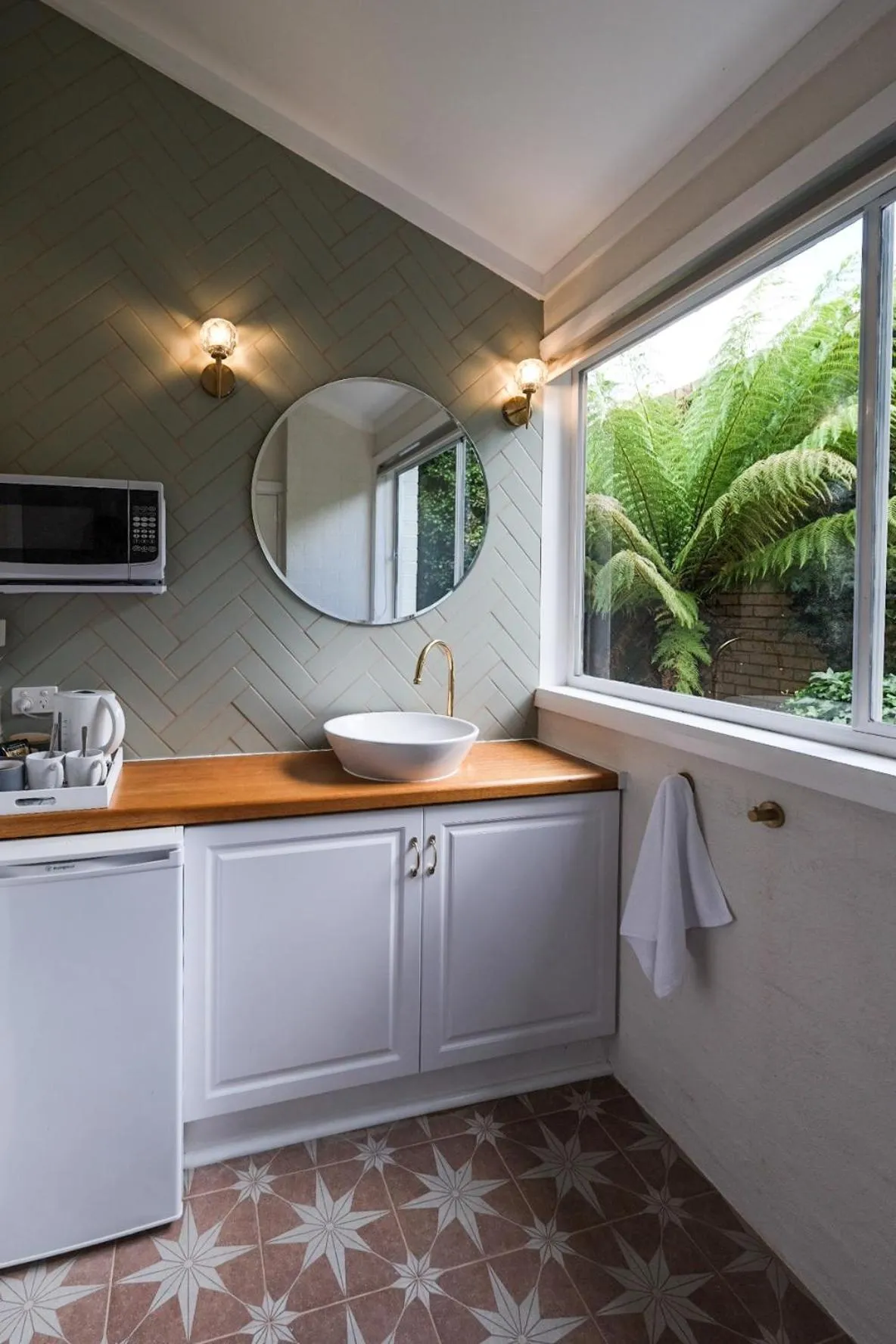 Kitchen or kitchenette in Windarra on High