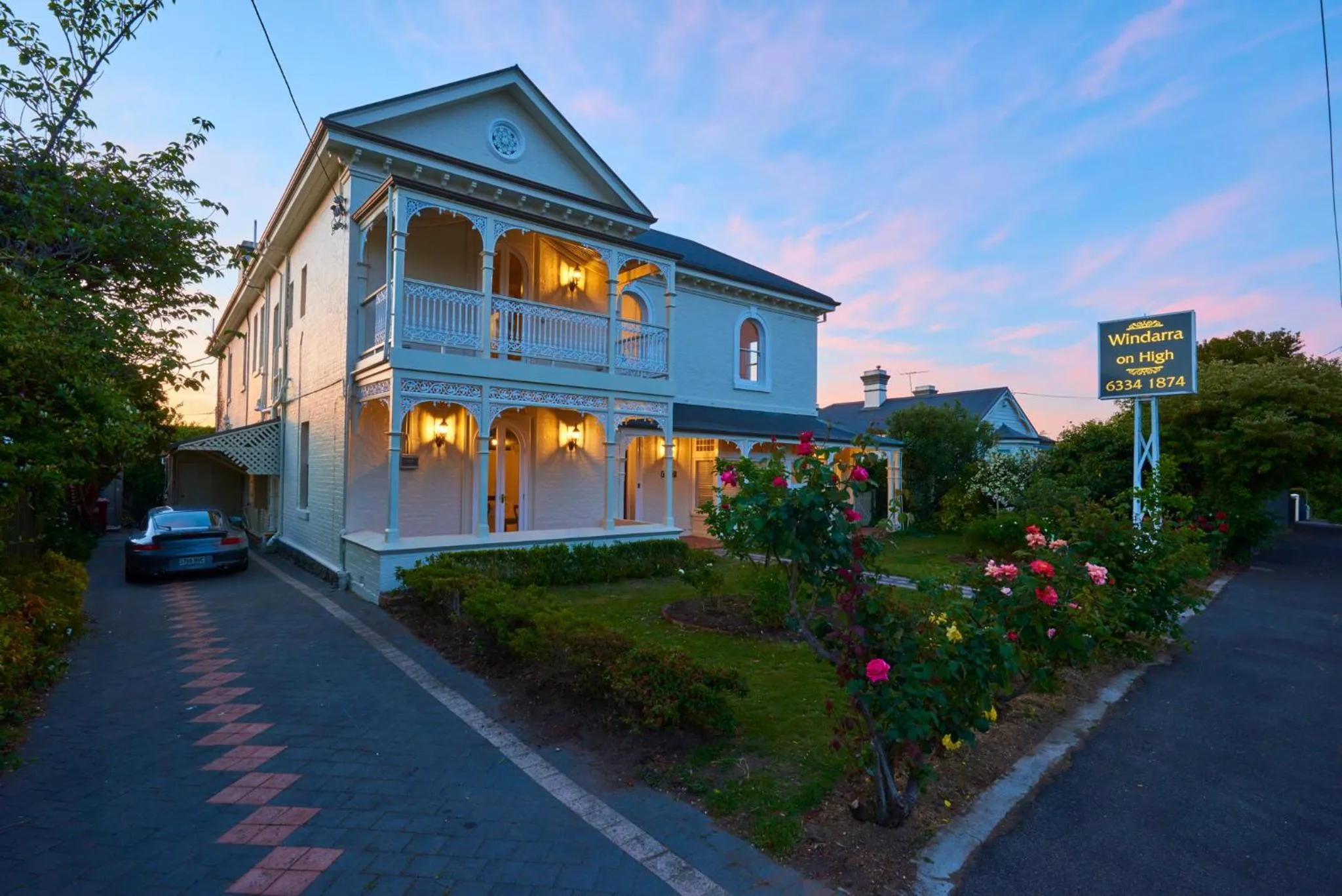 Facade/entrance in Windarra on High