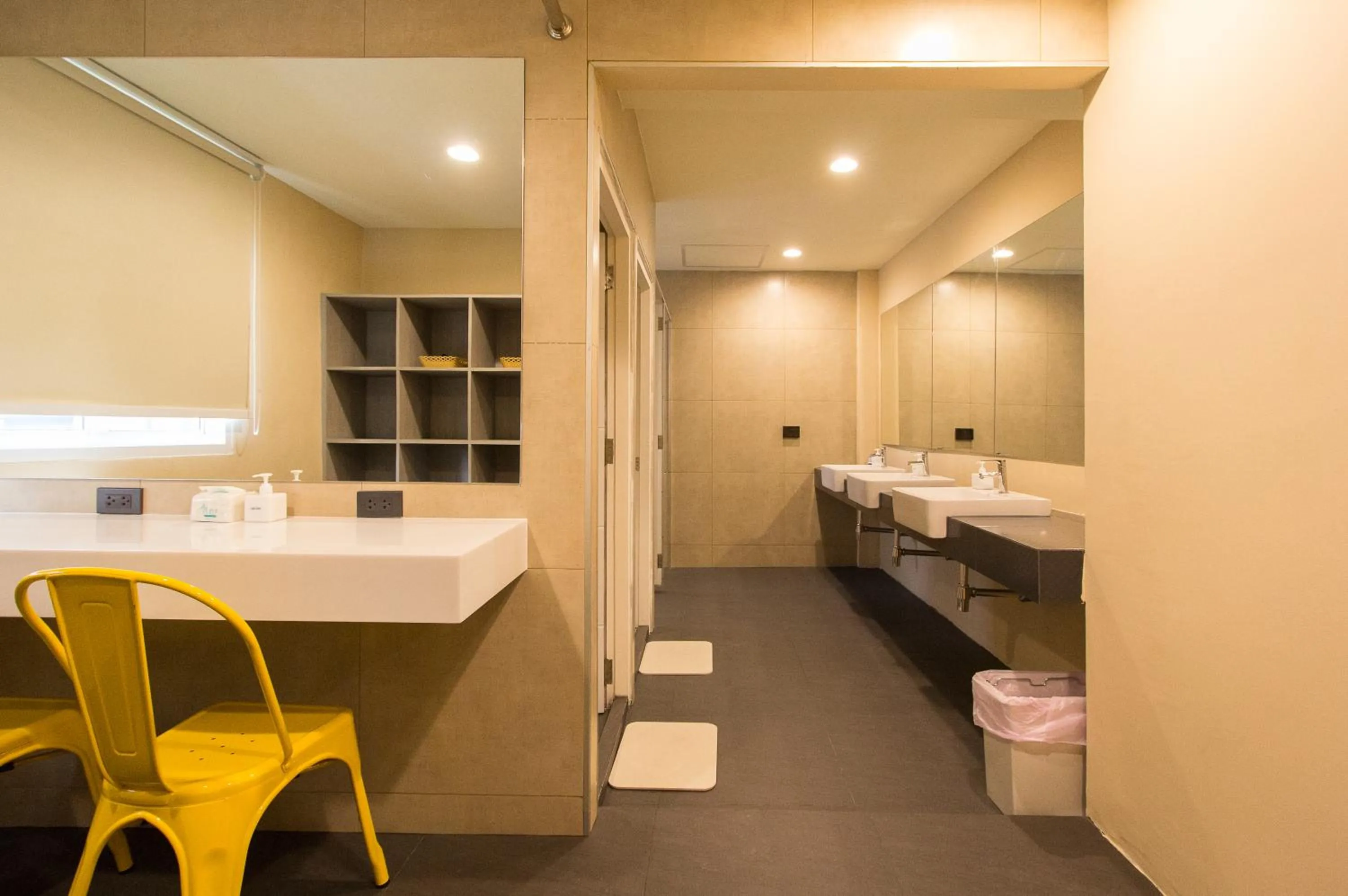 Bathroom in Lazy Sunday hostel