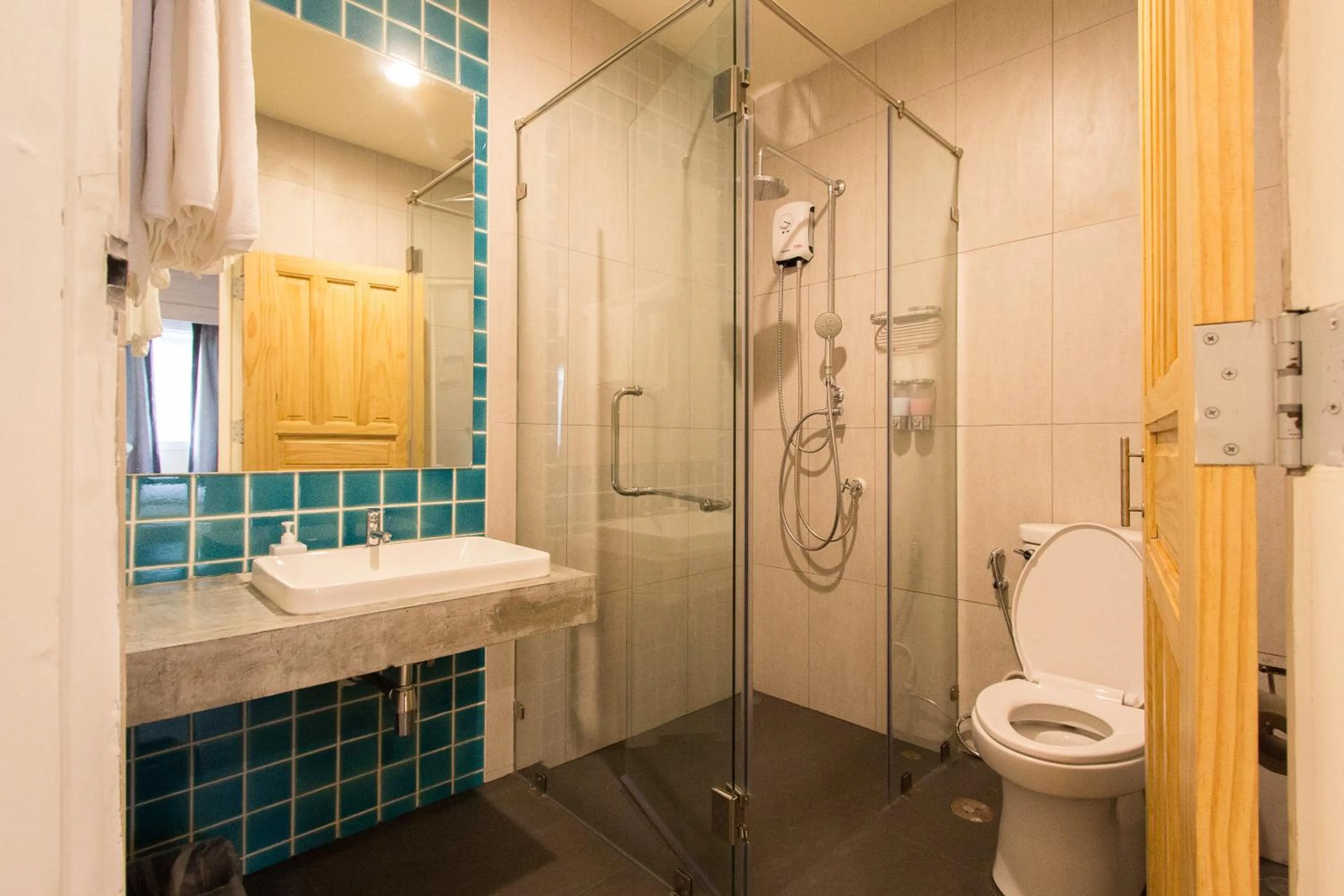 Bathroom in Lazy Sunday hostel