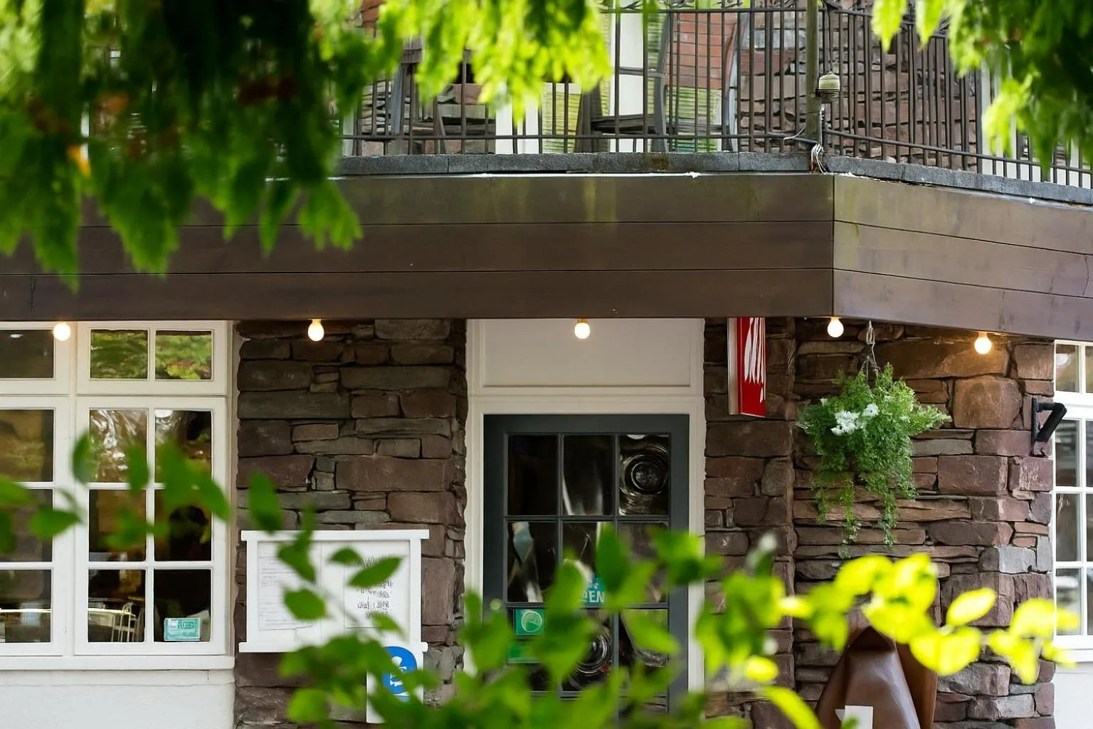 Property building in Jacksons CafeBar & Guesthouse