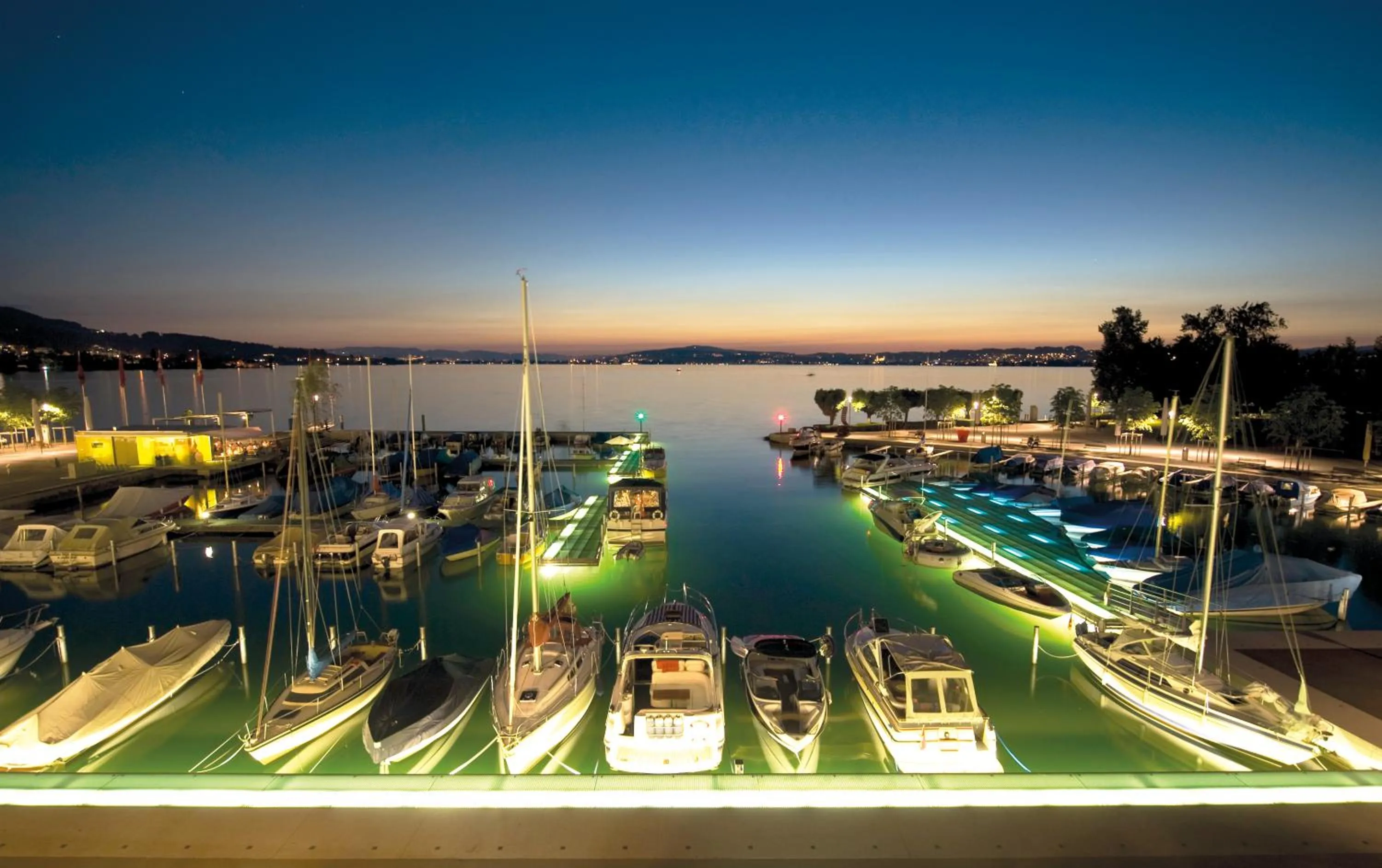 Facade/entrance in Marina Lachen