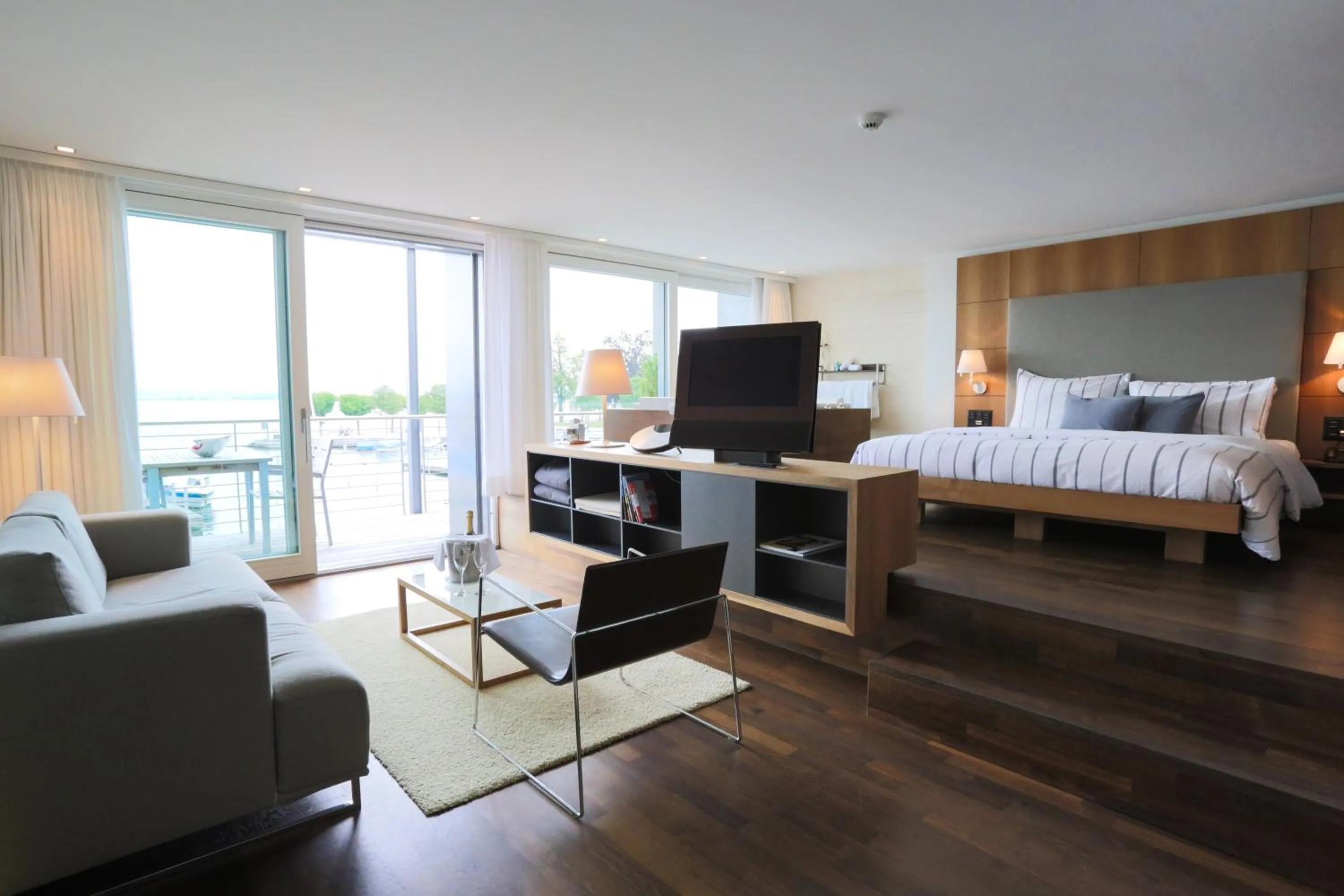 Living room, Bed in Marina Lachen