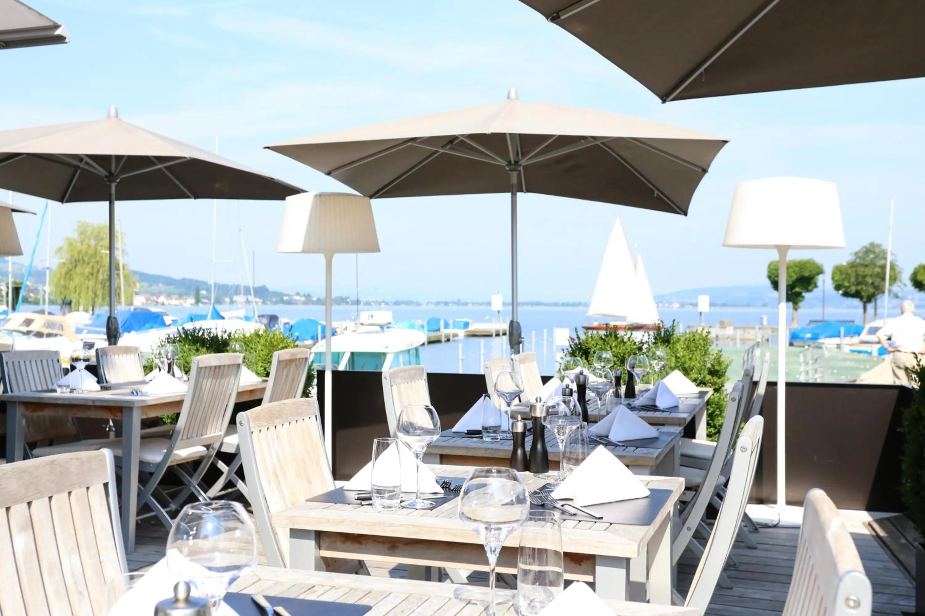 Restaurant/places to eat in Marina Lachen
