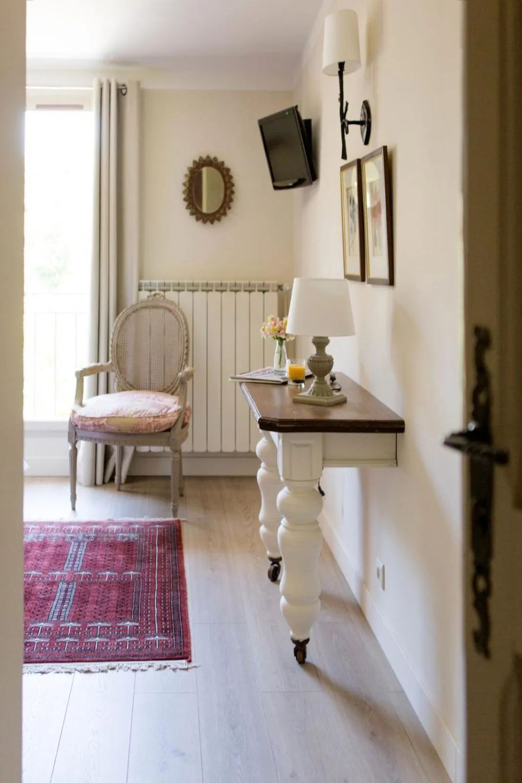 Bedroom in Les Jardins De La Livrée