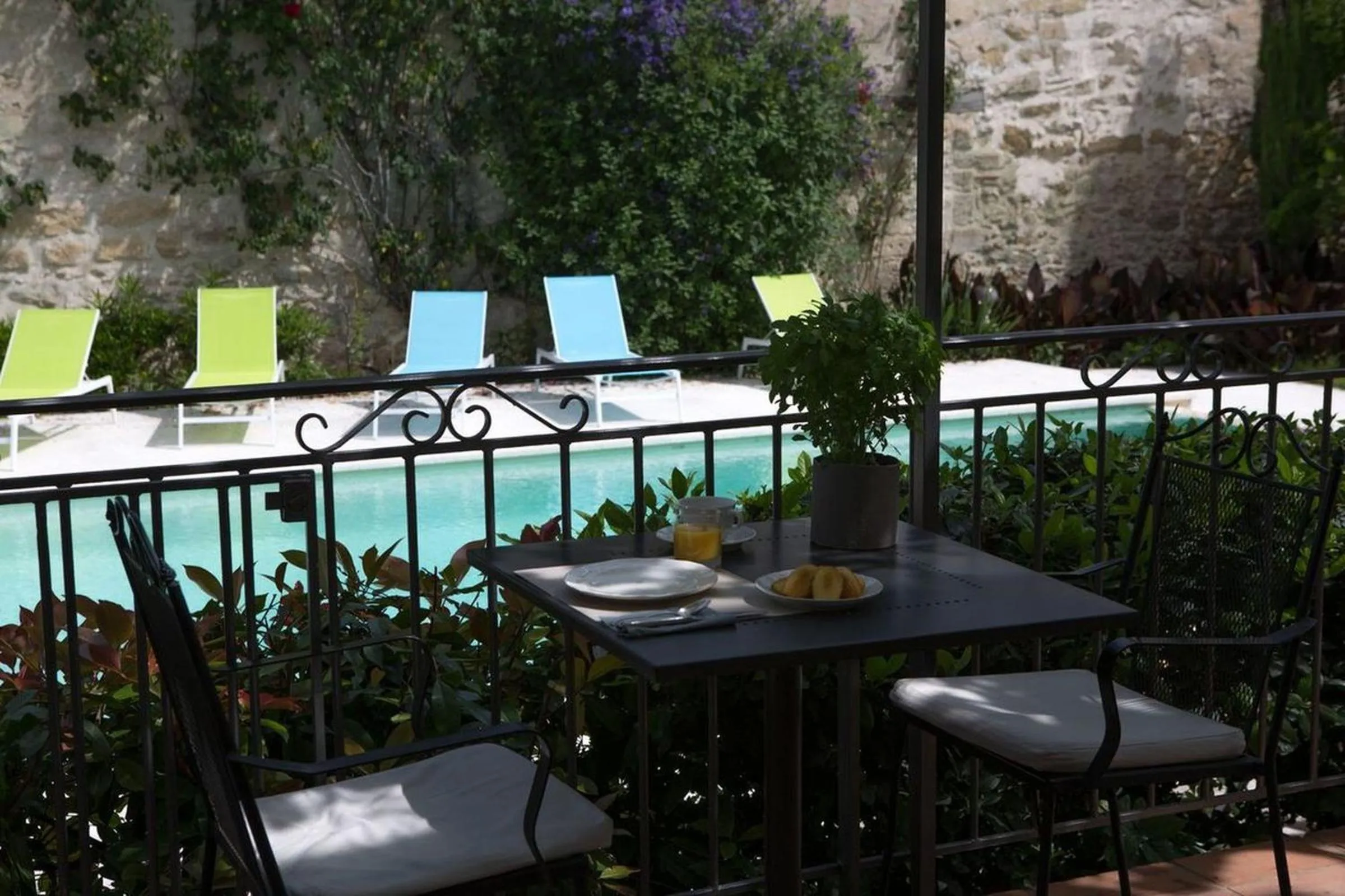 Pool view in Les Jardins De La Livrée