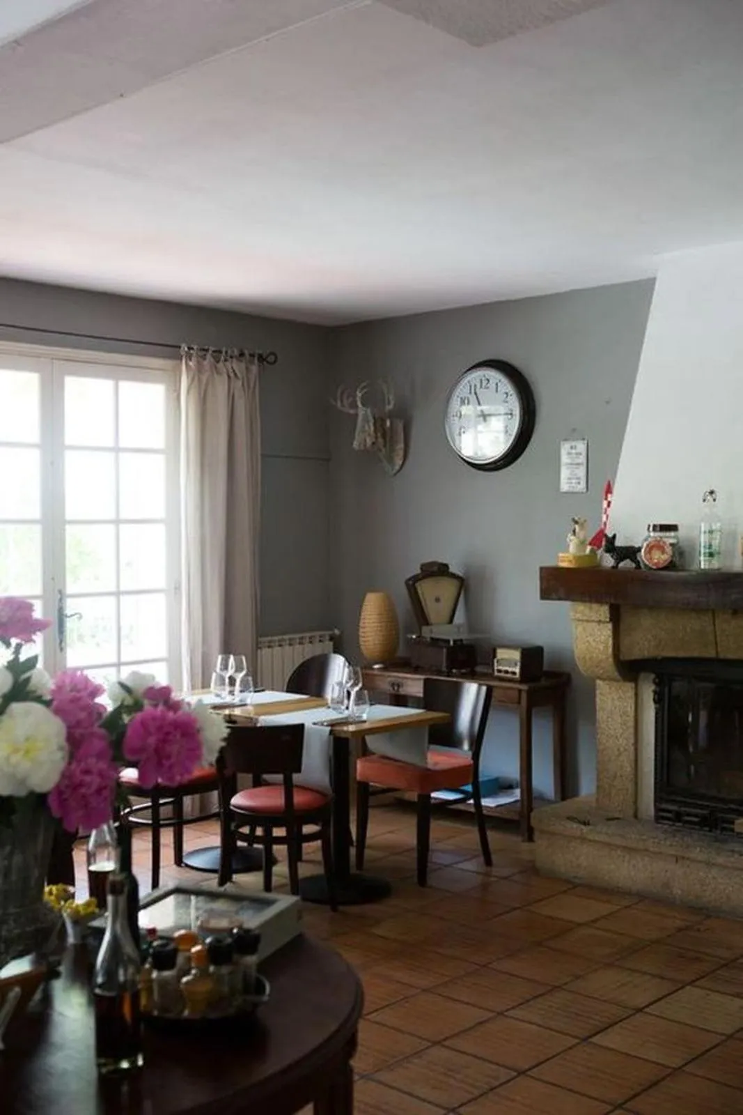 Dining area in Les Jardins De La Livrée