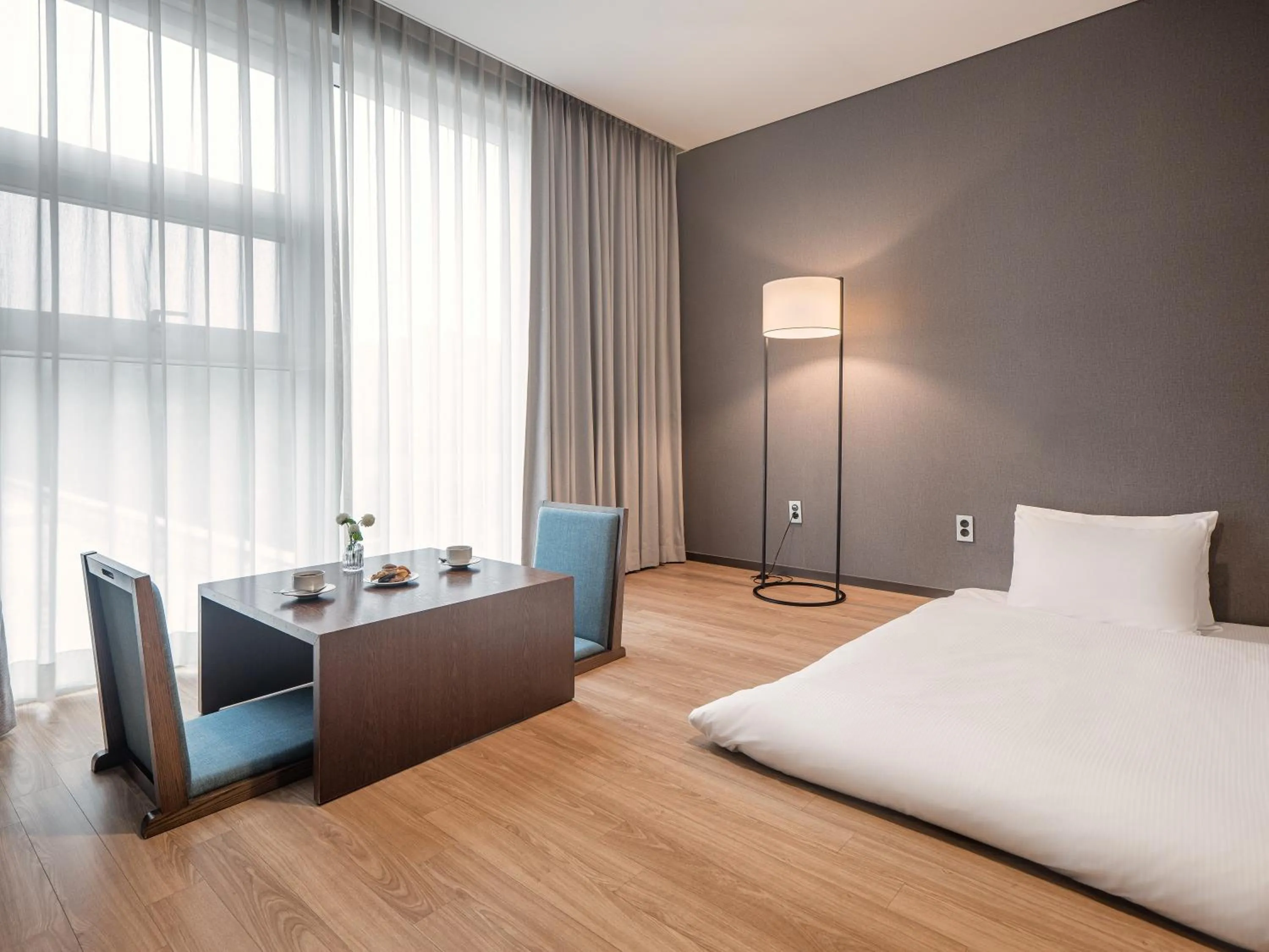 Photo of the whole room, Bed in Hotel Tops 10