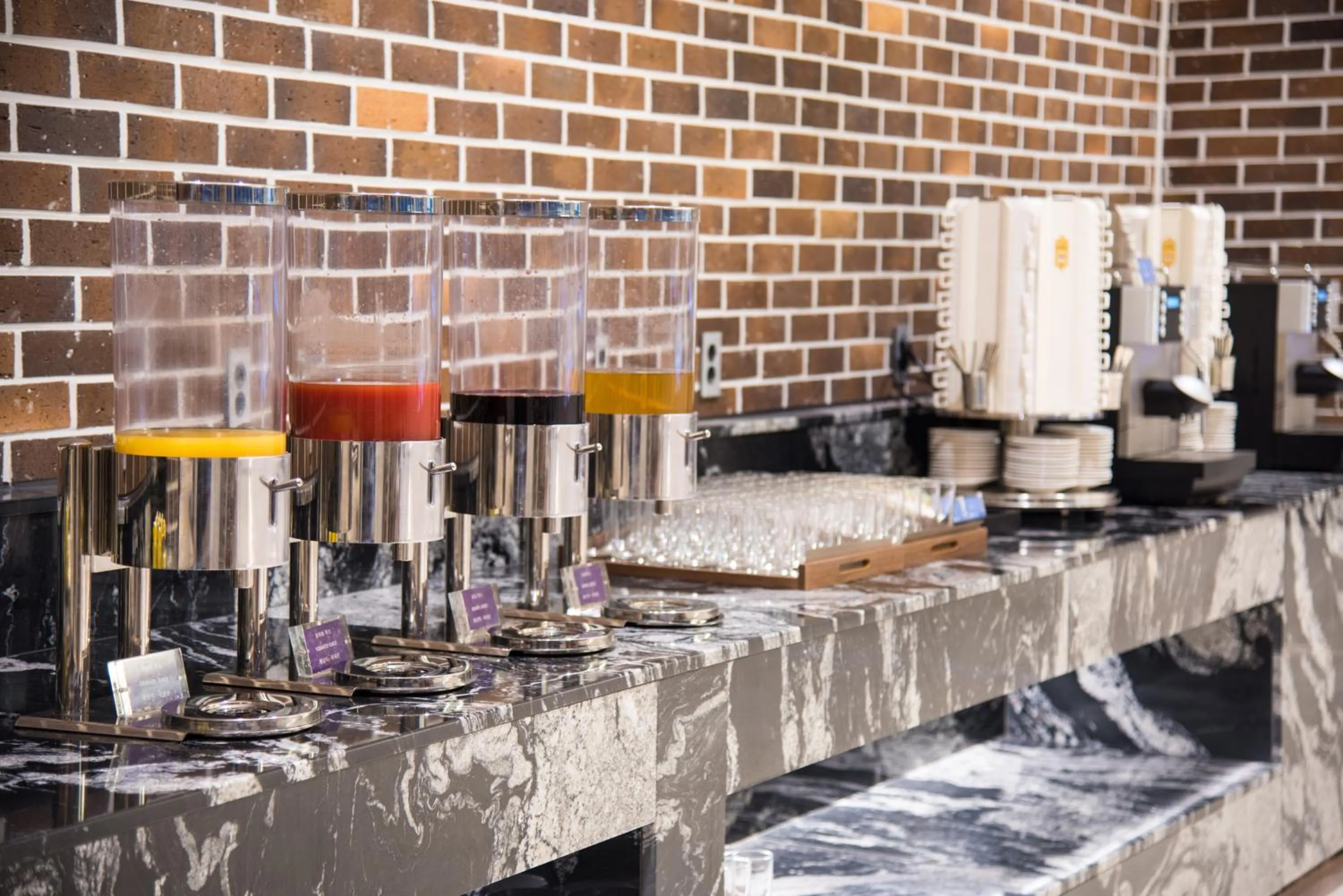 Breakfast in Hotel Tops 10